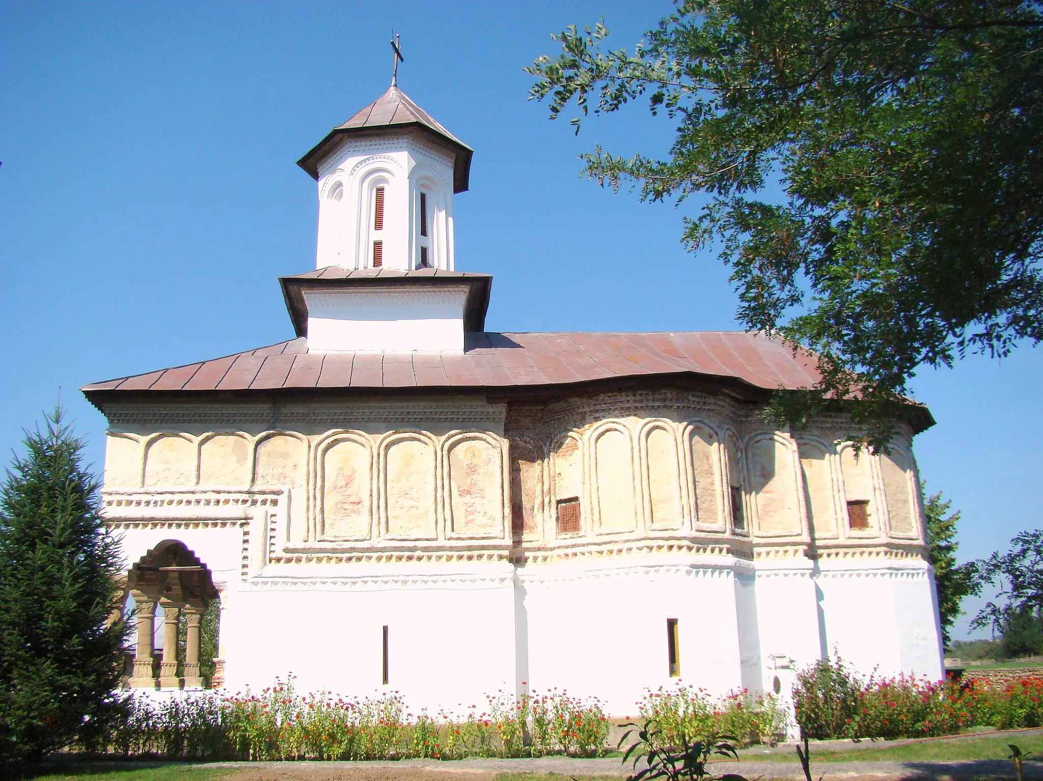 Photo showing: Mănăstirea „Sfântul Ioan Botezătorul” (Cămărăşeasca), oraș Târgu Cărbunești, str. Mitropolit Nestor Vornicescu 6