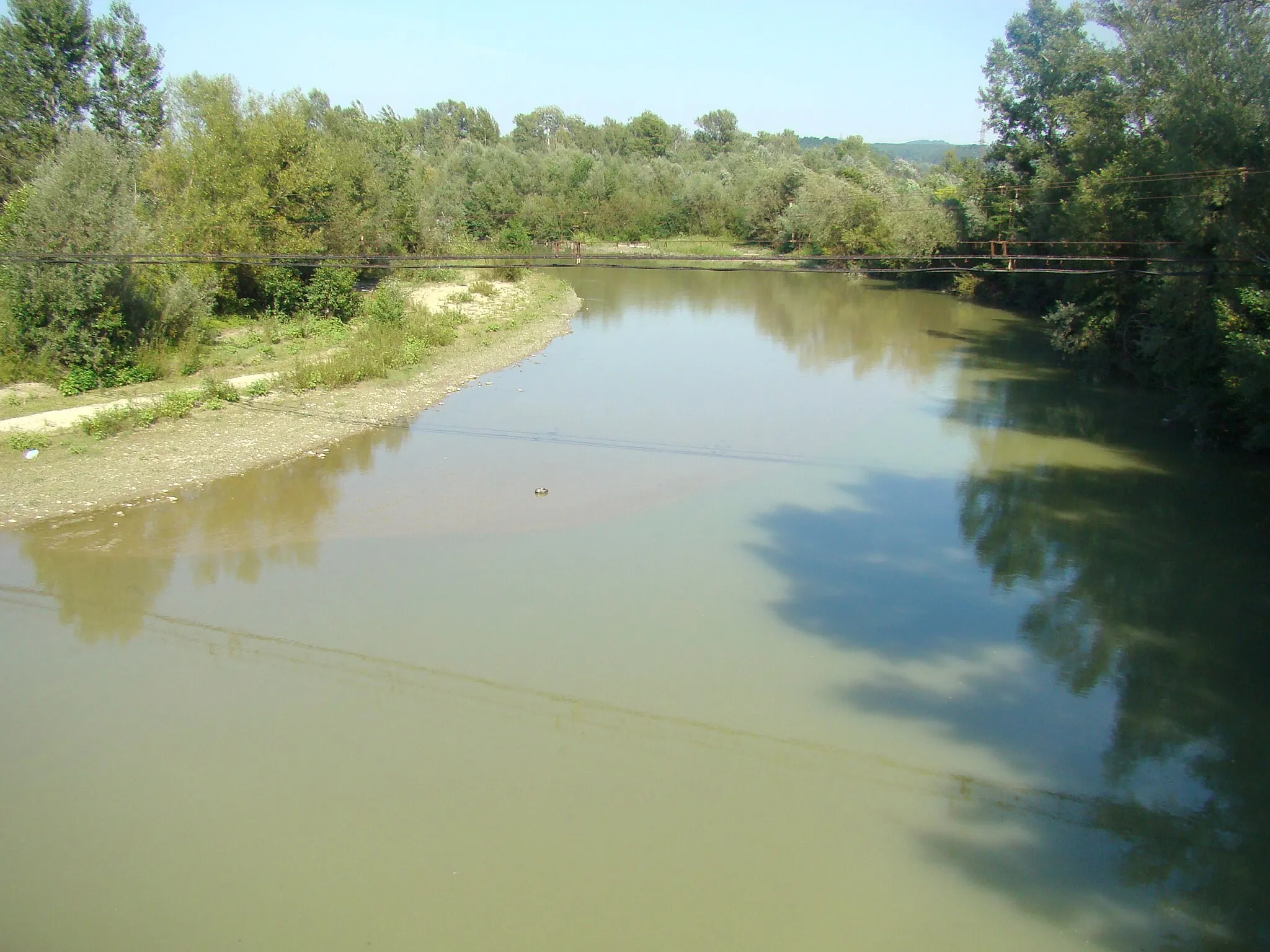 Photo showing: Râul Gilort la Târgu Cărbuneşti