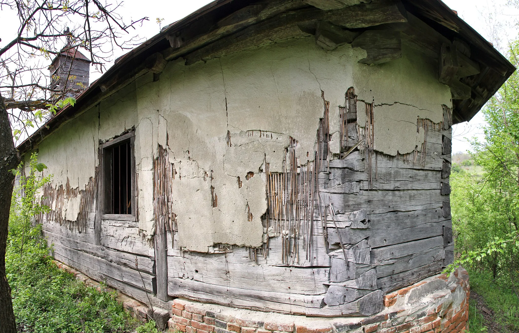 Photo showing: Slămneşti, Gorj county, Romania: the wooden church. South-East.