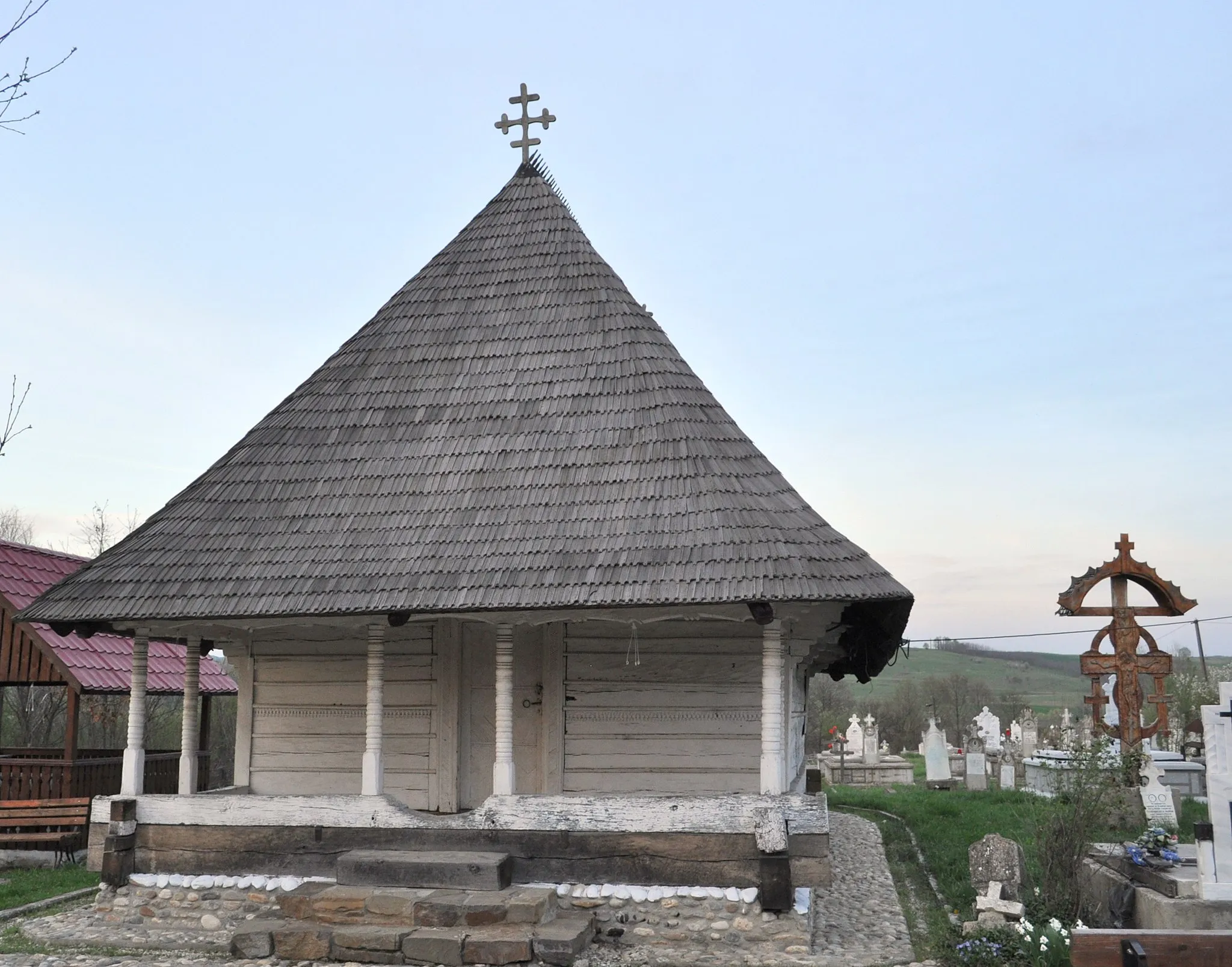 Photo showing: Wooden church in Fărcășești-Broștenița, Gorj county, Romania