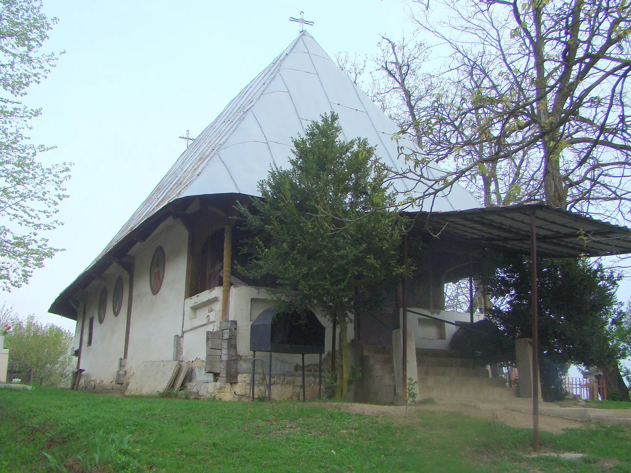 Photo showing: Wooden church in Miculești, Gorj county, Romania