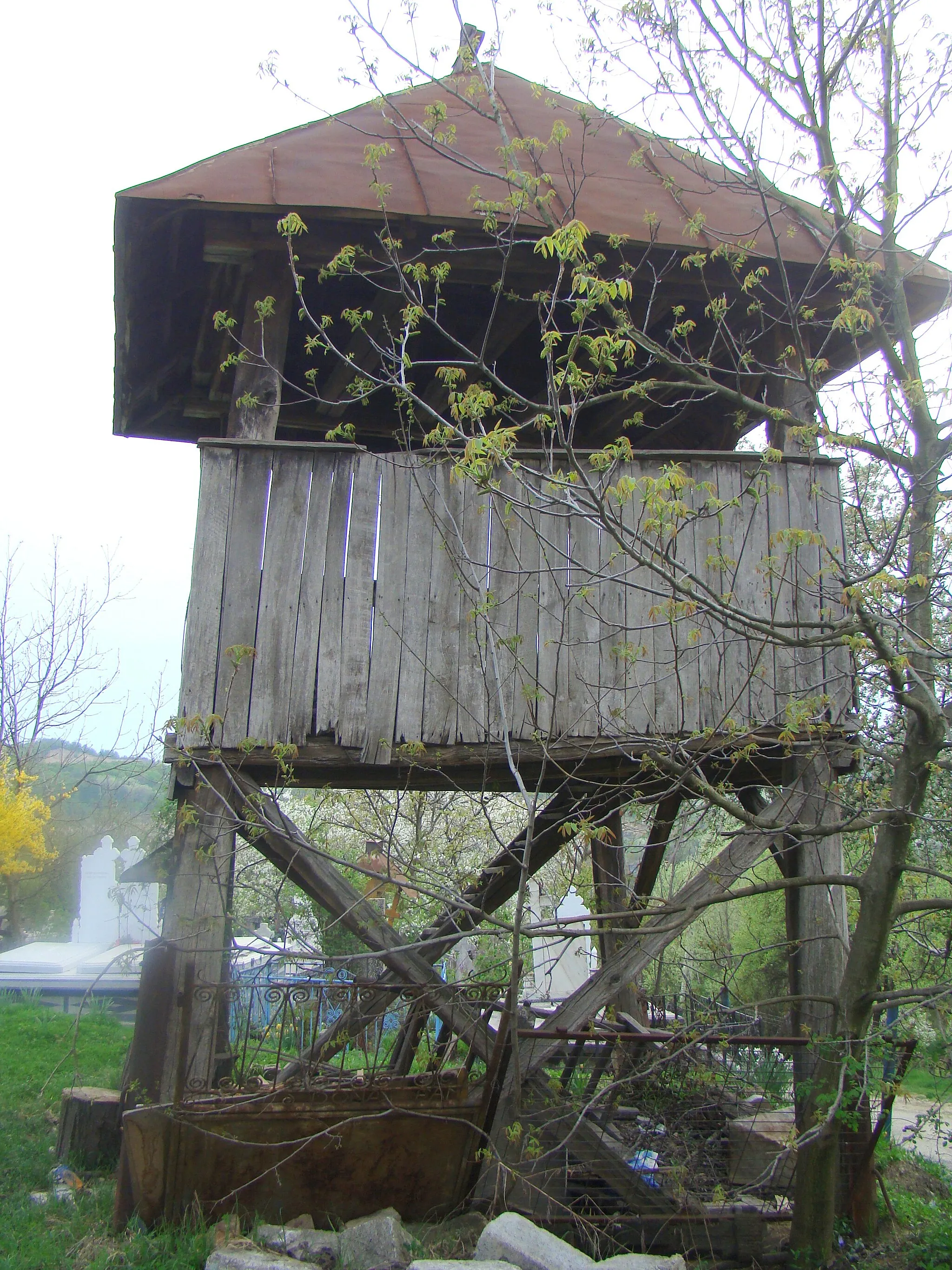 Photo showing: Wooden church in Miculești, Gorj county, Romania