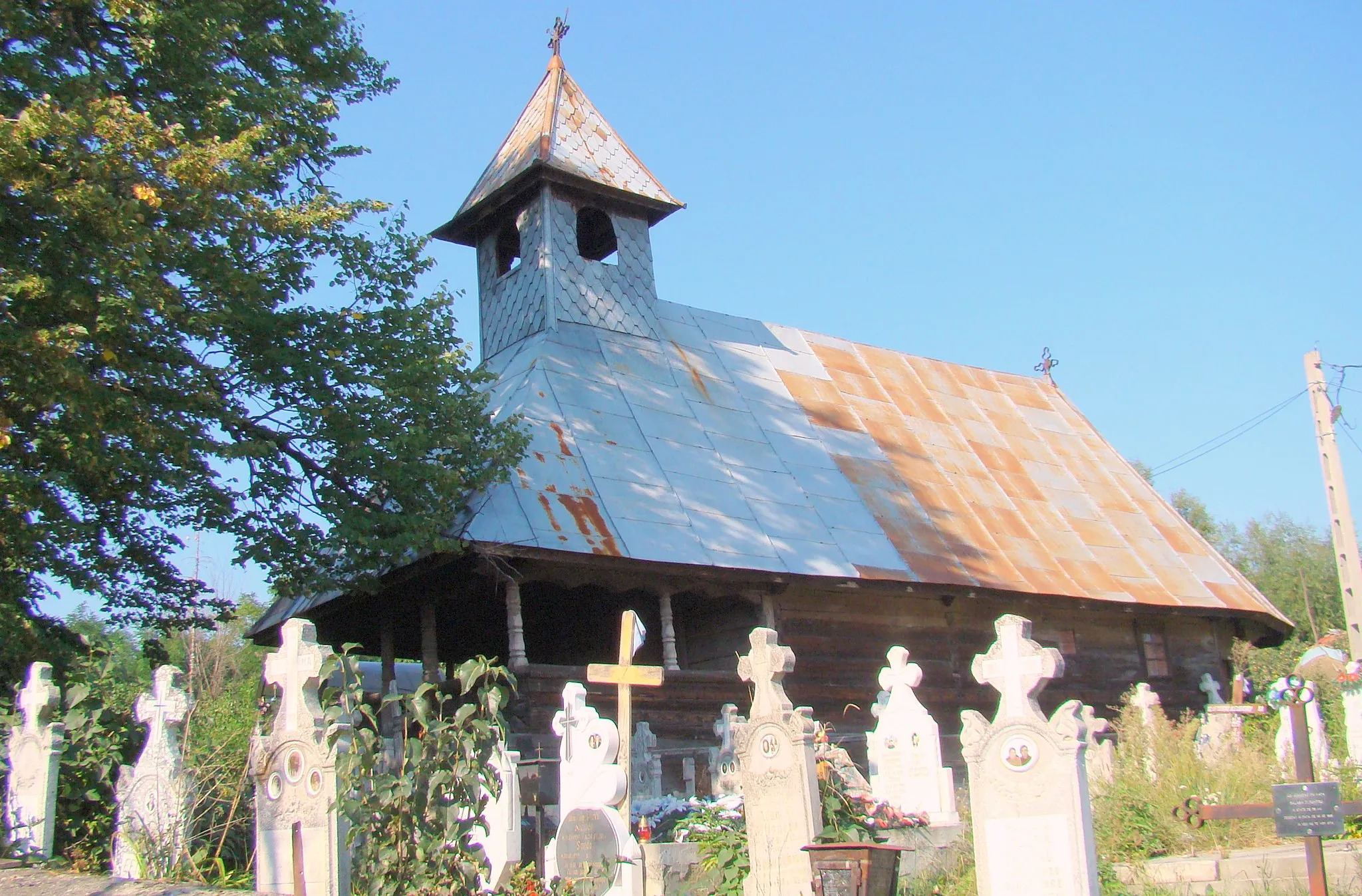 Photo showing: Biserica de lemn „Adormirea Maicii Domnului”, sat Curpen; comuna Stănești