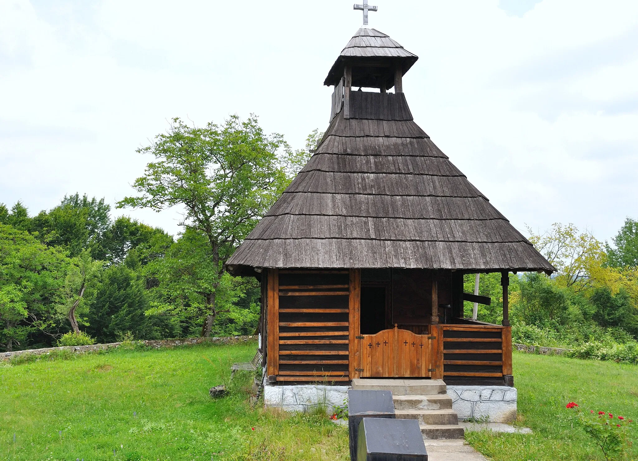 Photo showing: Biserica de lemn „Nașterea Maicii Domnuluii” din Gornovița, județul Gorj