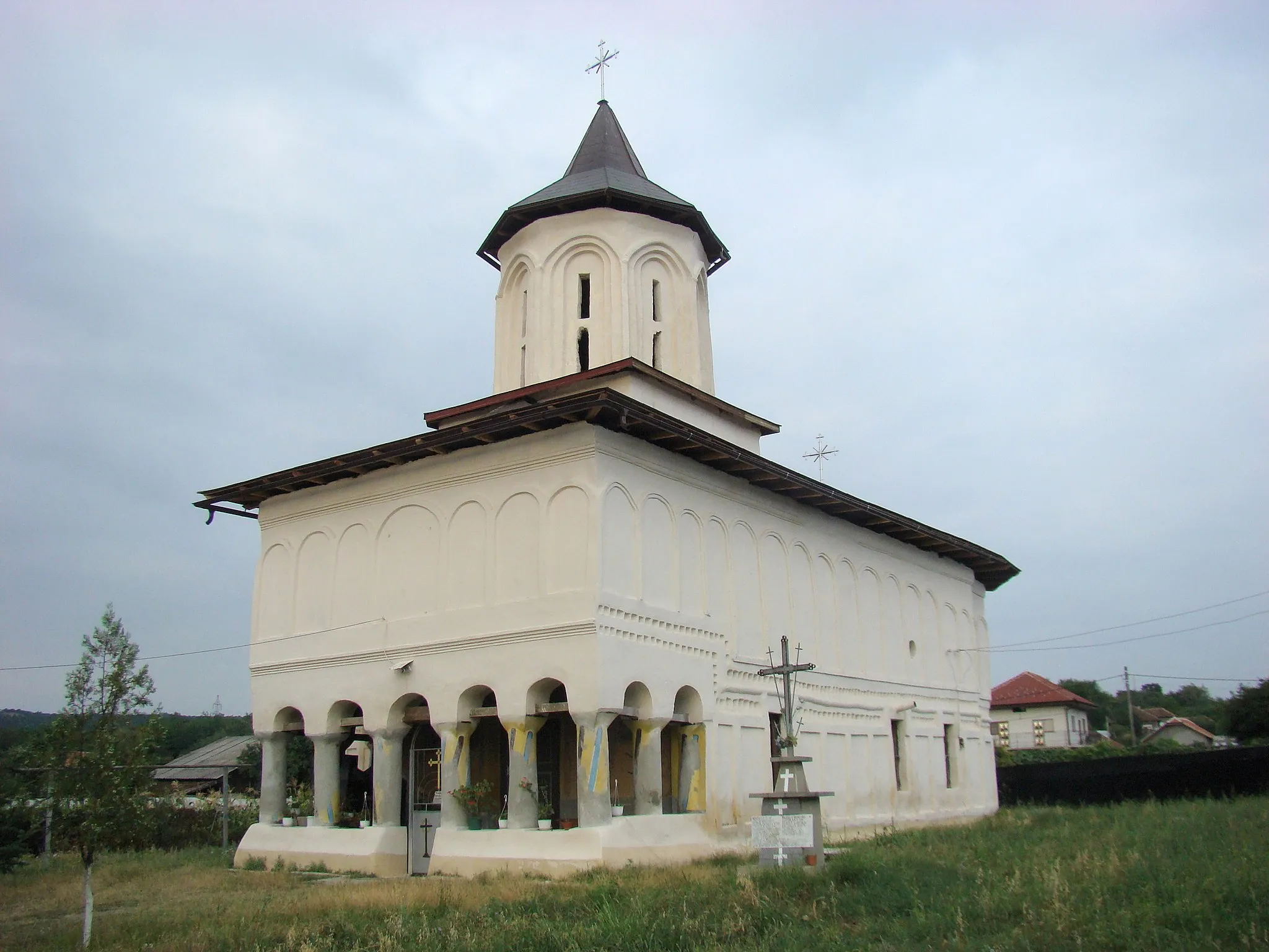 Photo showing: Biserica „Adormirea Maicii Domnului și Sf. Dumitru”, sat Cerneți; comuna Șimian (În fostul sat înglobat Piatra Albă)