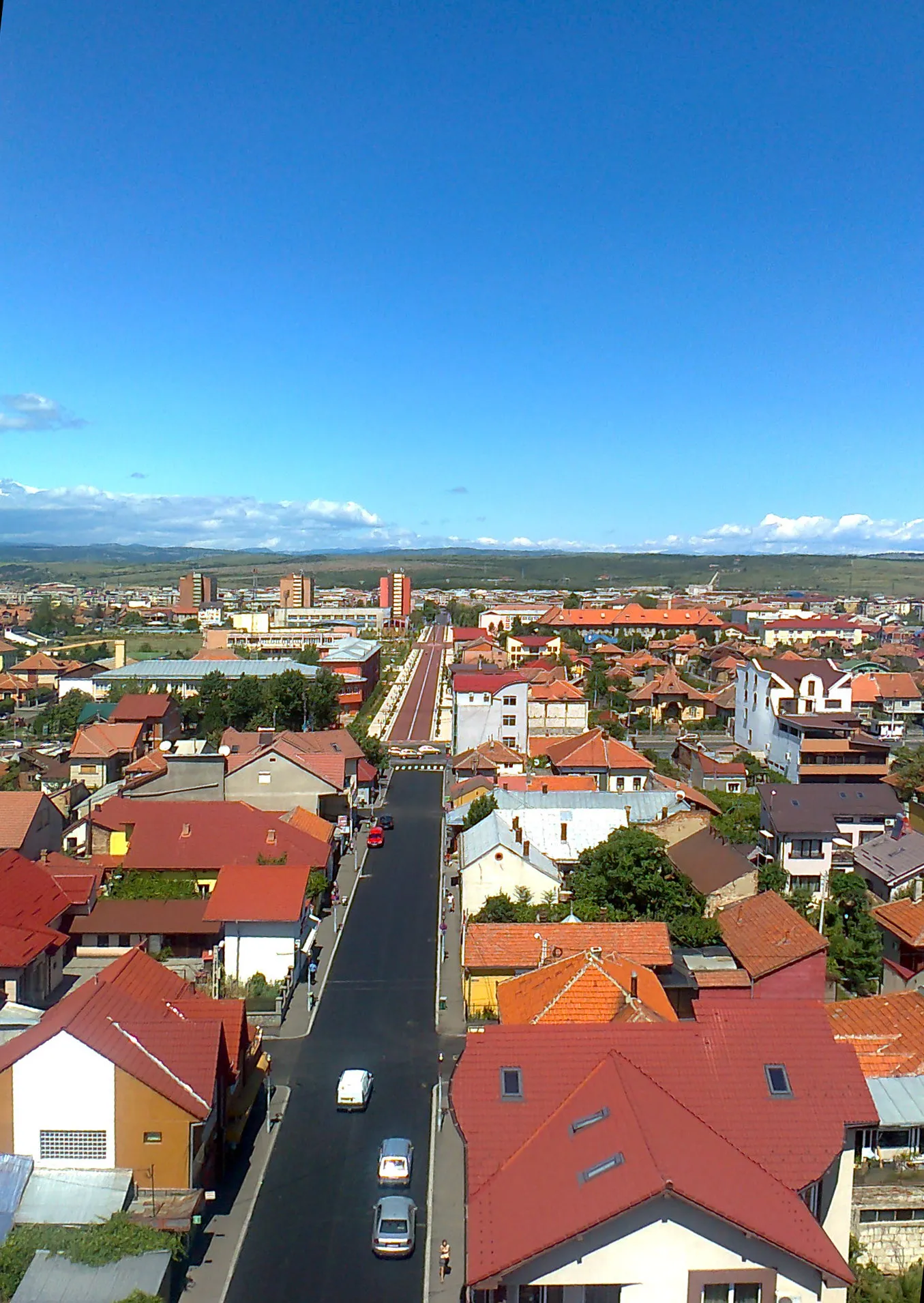 Photo showing: Overview of the city from the top of the Water Tower of Drobeta-Turnu Severin, with the Crișan street on the middle.