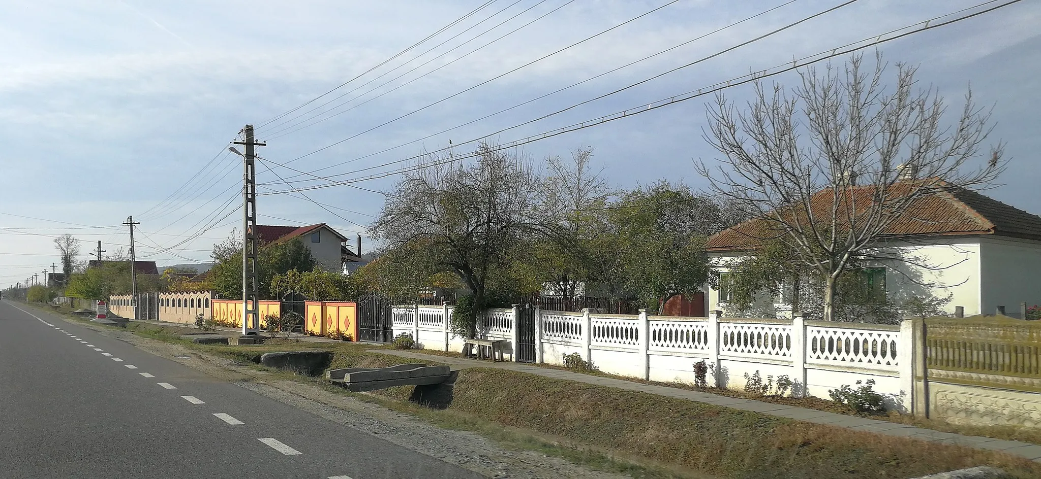 Photo showing: DN65 in Arginești, Mehedinți County, Romania