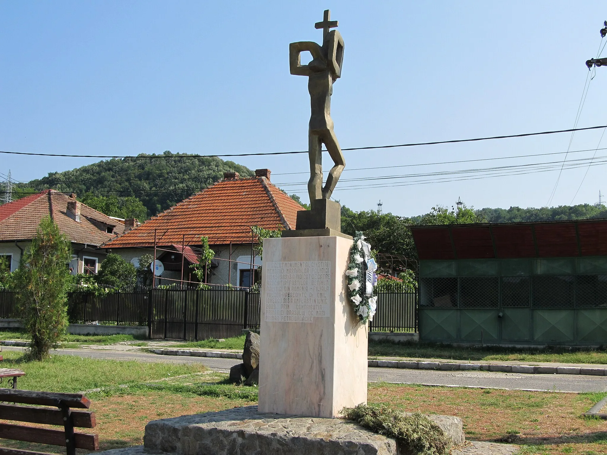 Photo showing: Ocniţa, monument