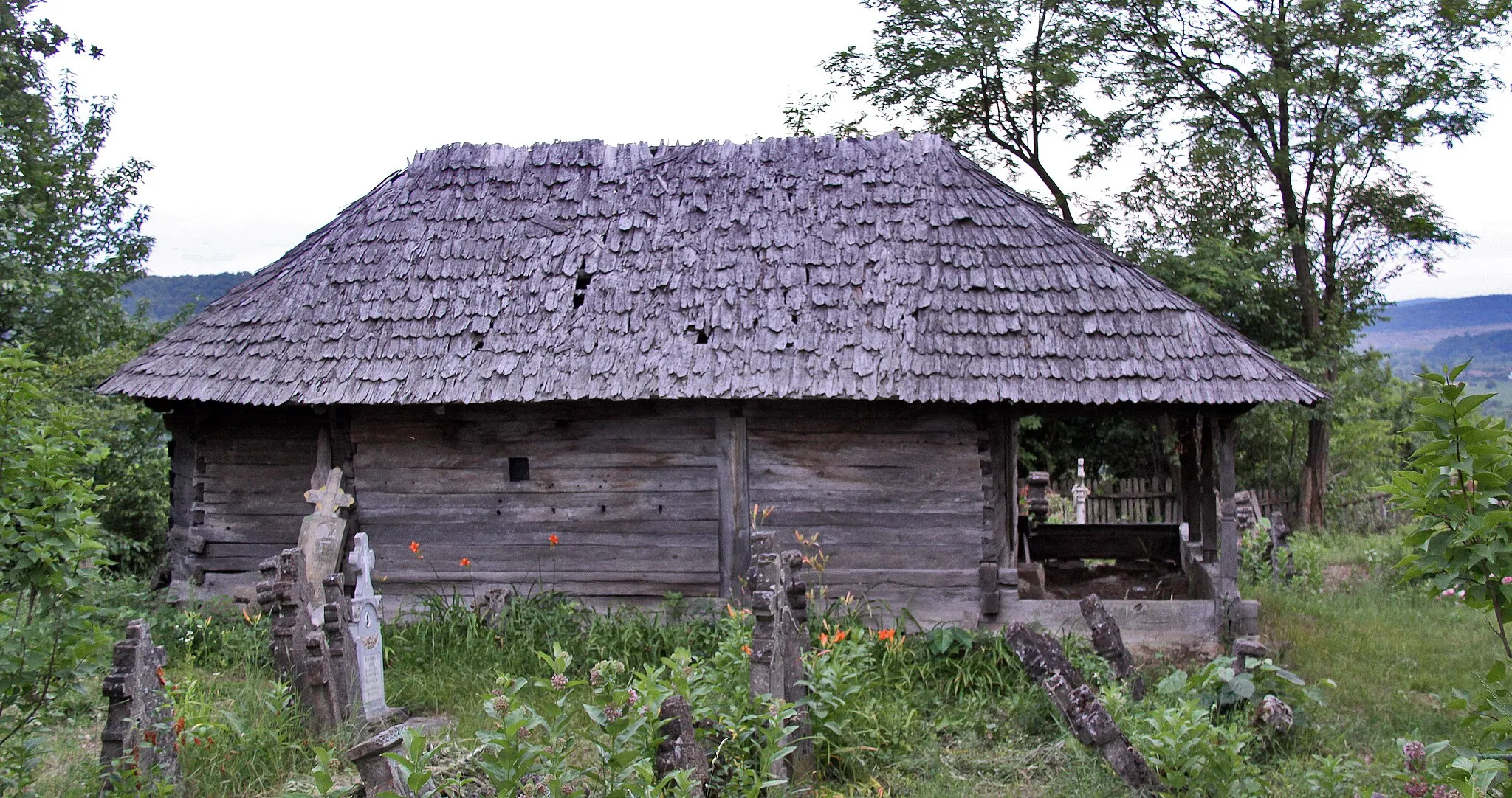 Photo showing: Chicirea-Leurda, Vâlcea, the wooden church: from North.