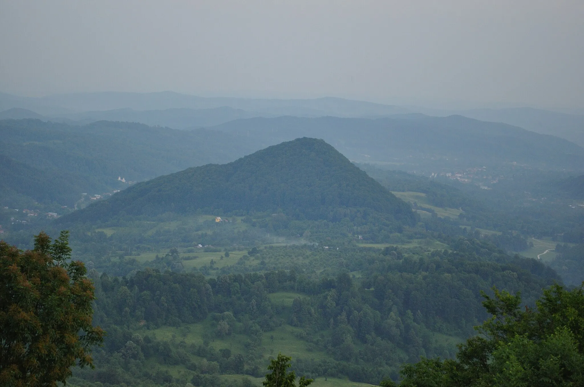 Photo showing: Muntele Stogu și împrejurimile