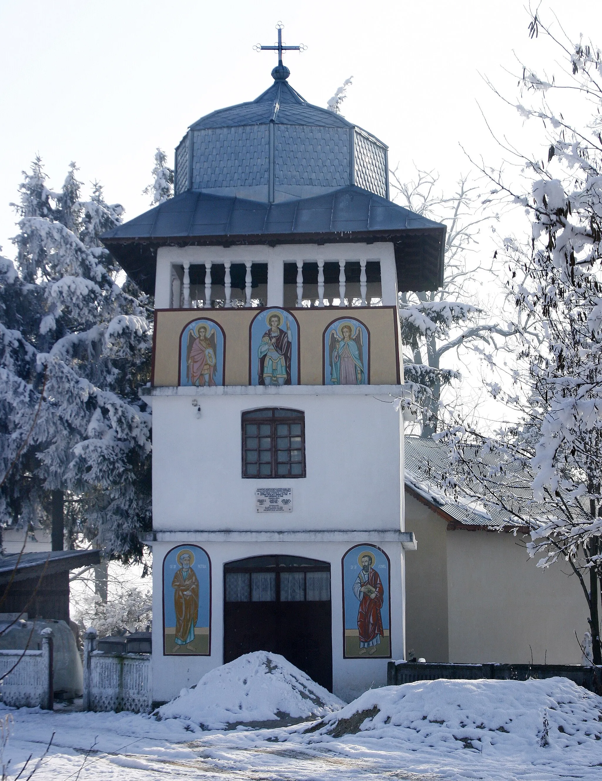 Photo showing: Clopotnita bisericii din satul Buciumeni, judetul VAlcea