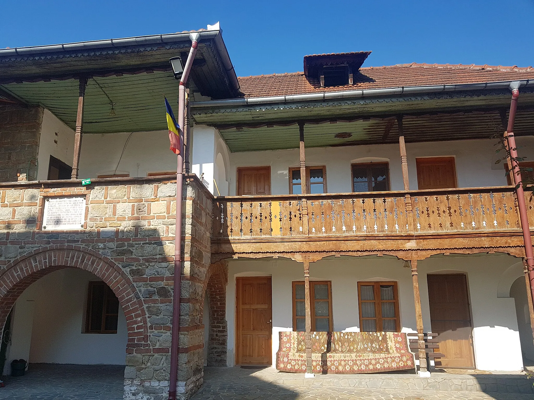 Photo showing: Mănăstirea Sărăcinești