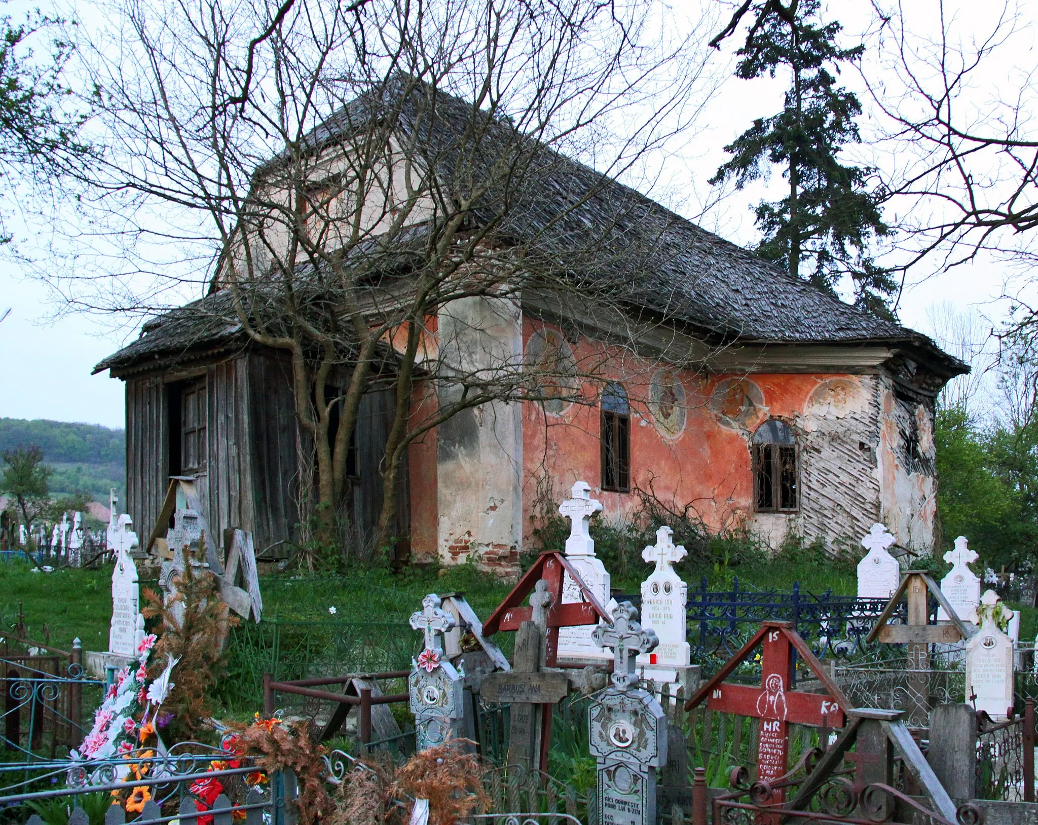 Photo showing: Şirineasa, Vâlcea county, Roania: the wooden church, from South-West.