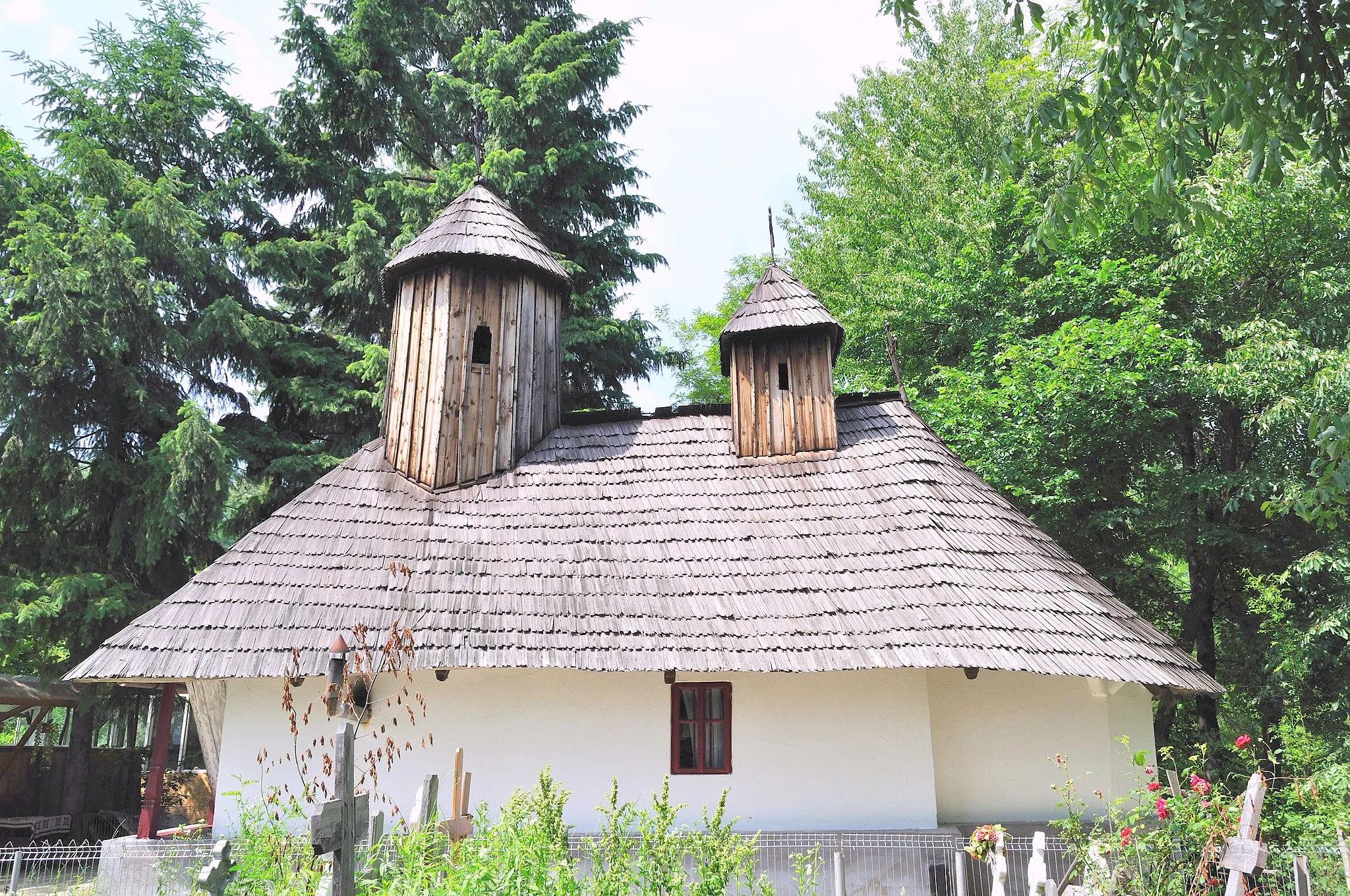 Photo showing: Biserica de lemn „Cuvioasa Praschiva” din Dumbrăvești, județul Vâlcea