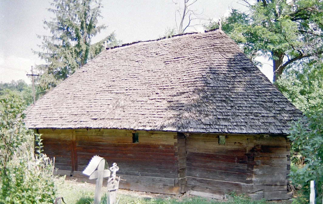 Photo showing: Biserica de lemn din Mariţa, „în Funduri”, latura de sud.