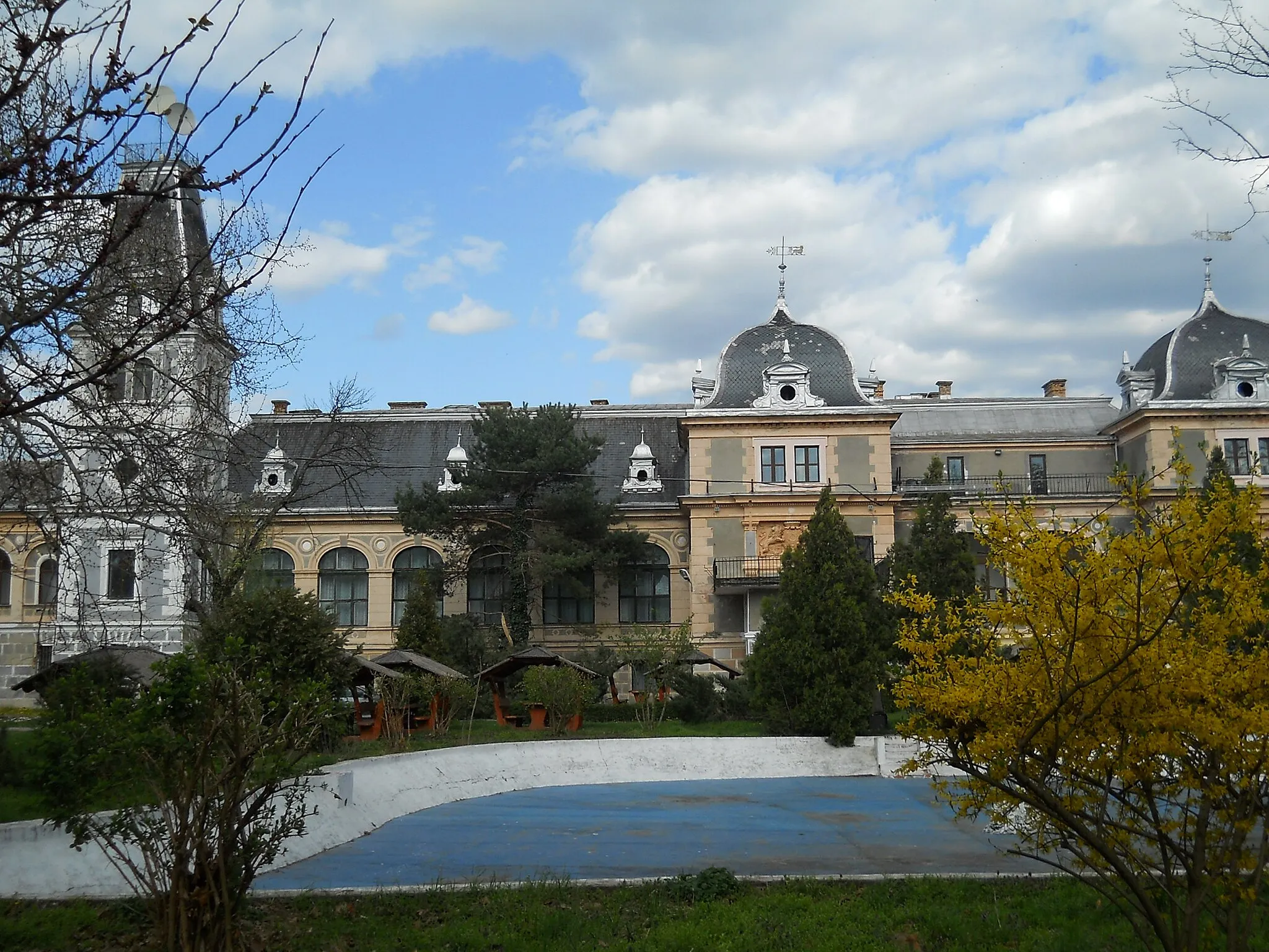 Photo showing: vedere de ansamblu a Castelului Csernovics