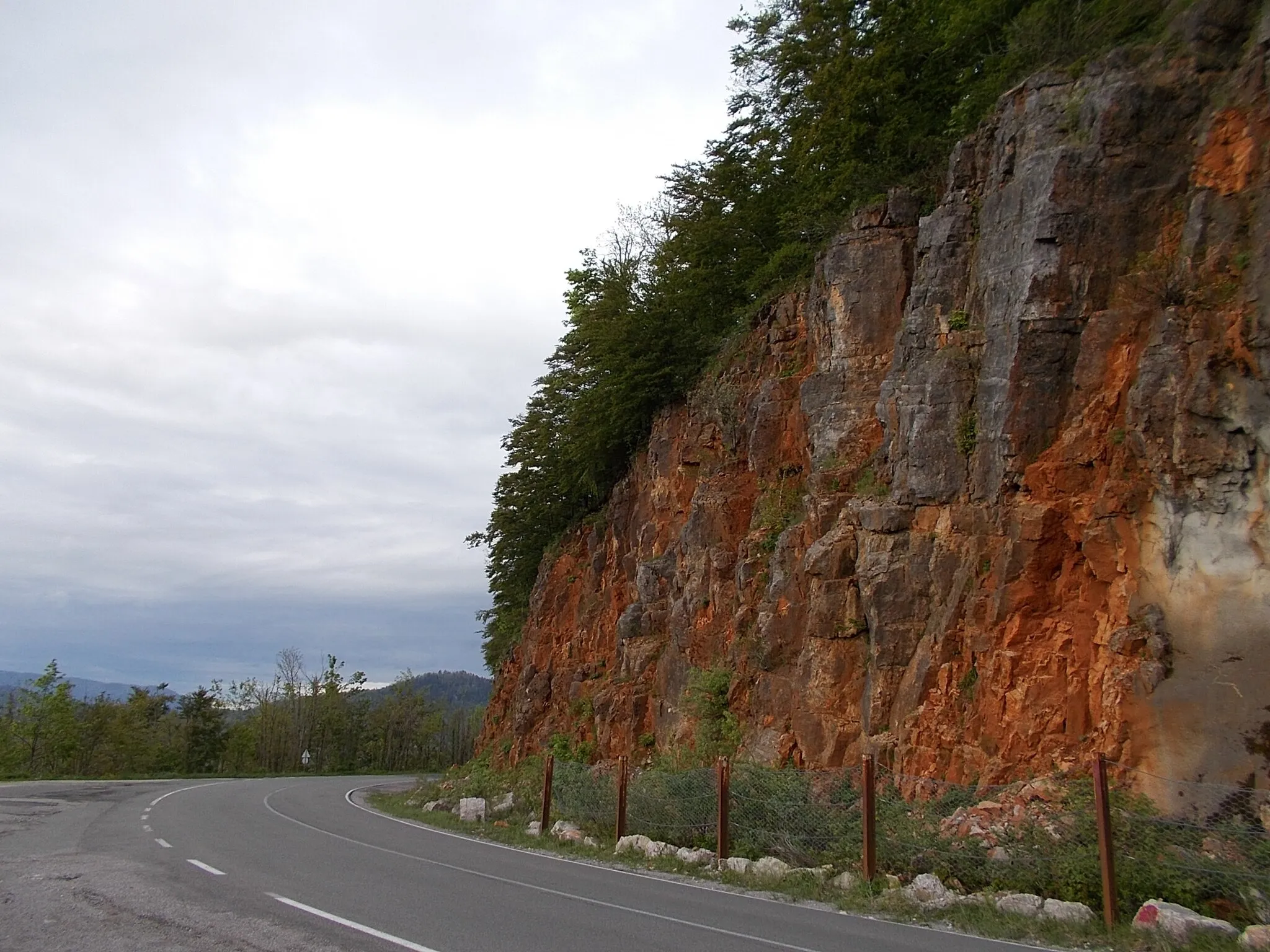 Photo showing: Lokve - a D3-as út a község határában, Slemétől nyugatra