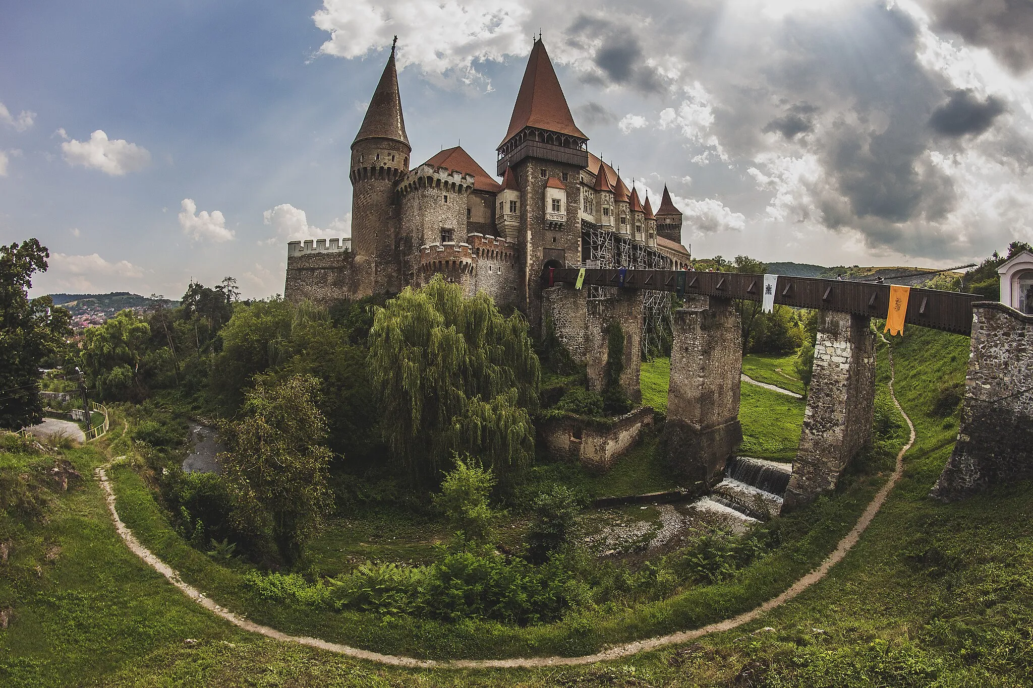 Photo showing: Castelul Corvinilor este cetatea medievală a Hunedoarei, unul din cele mai importante monumente de arhitectură gotică din România.