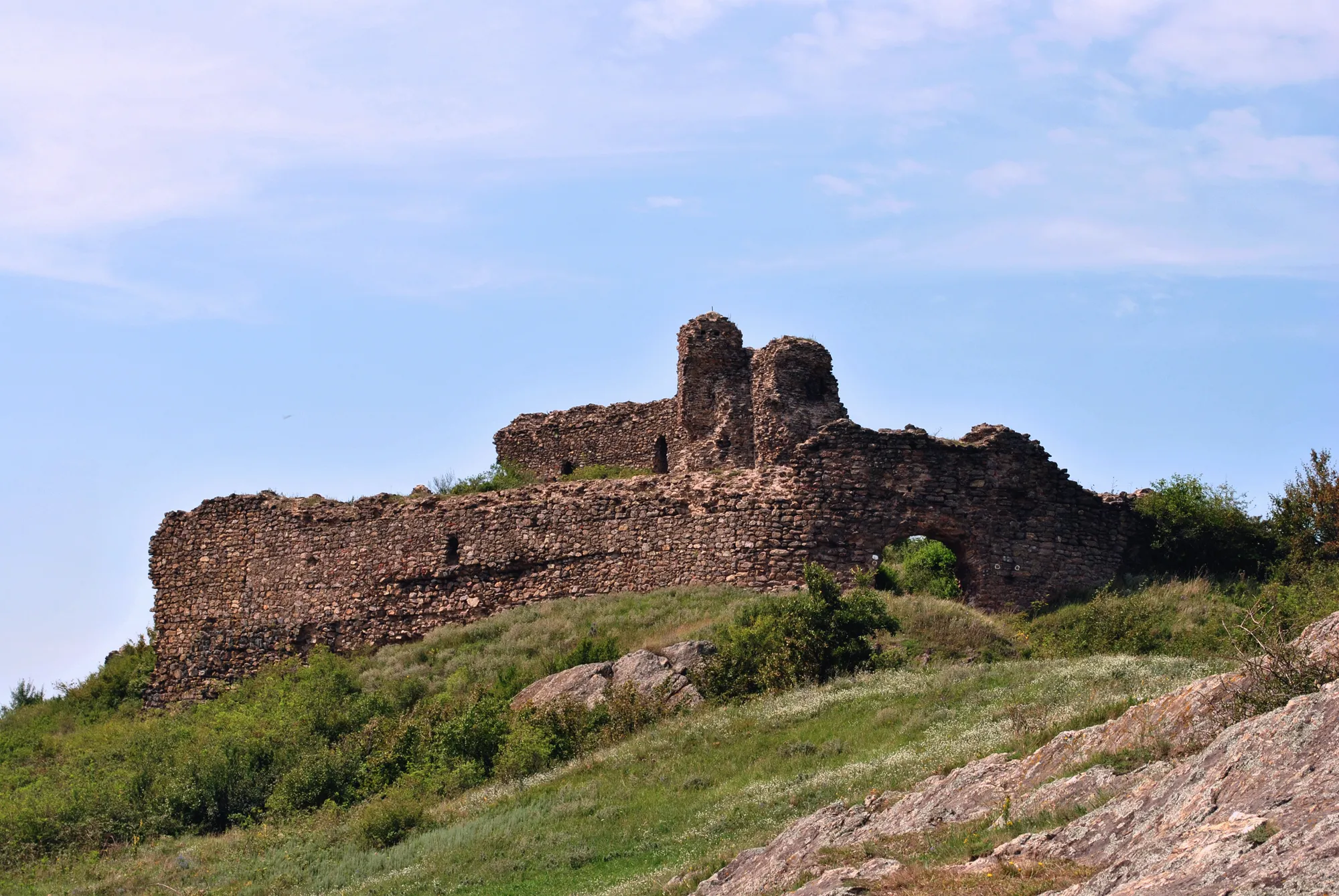 Photo showing: Cetatea Șiria (ruine)