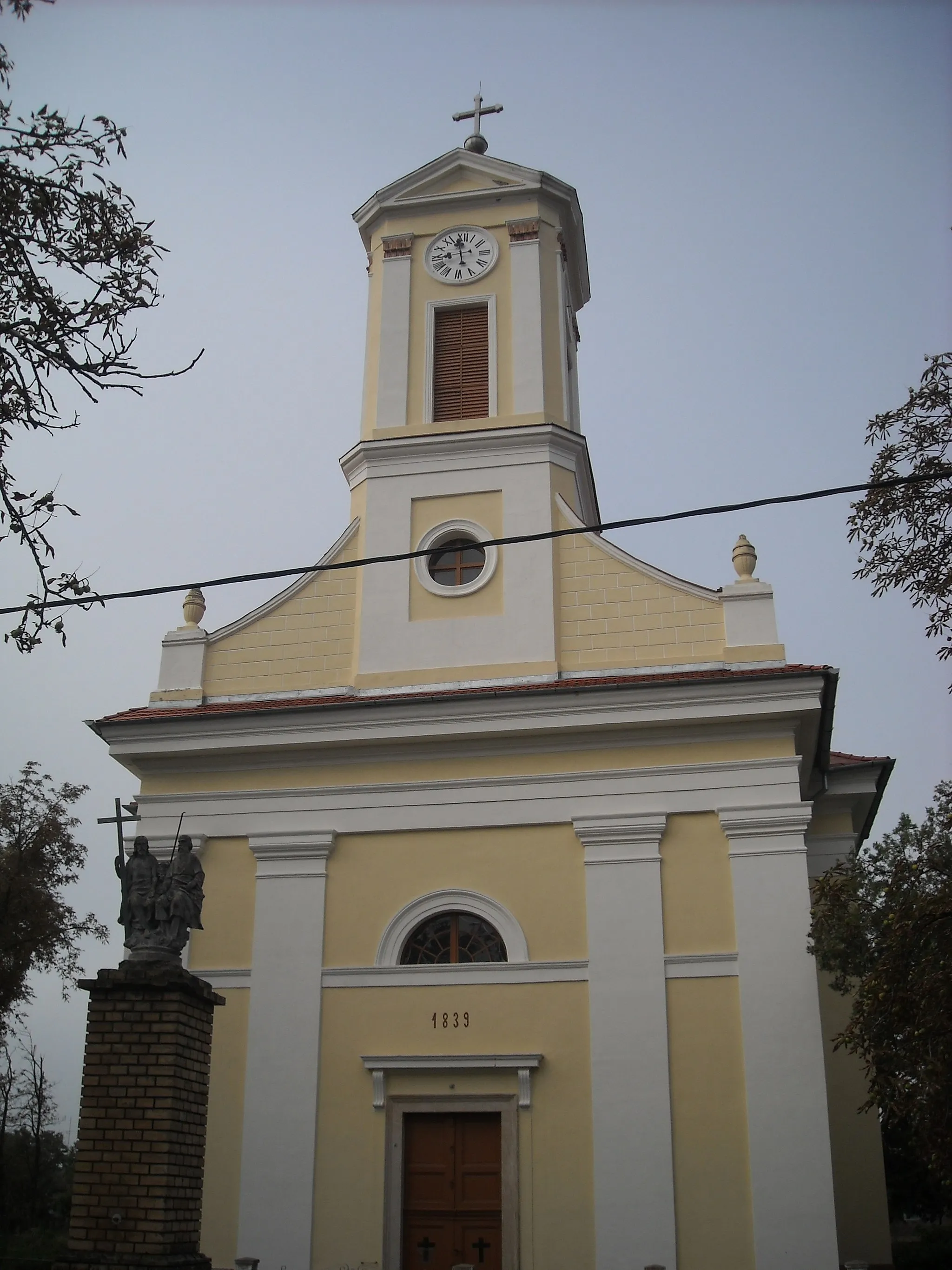 Photo showing: Roman Catholic church in Aluniș (Traunau), Arad county, Romania