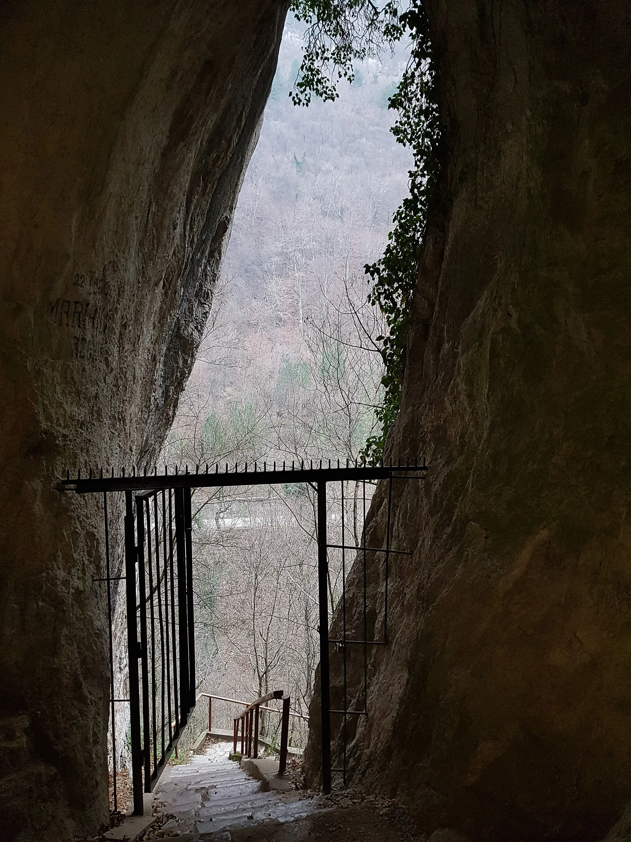 Photo showing: Situl arheologic de la Băile Herculane, punct „Peștera Hoților”