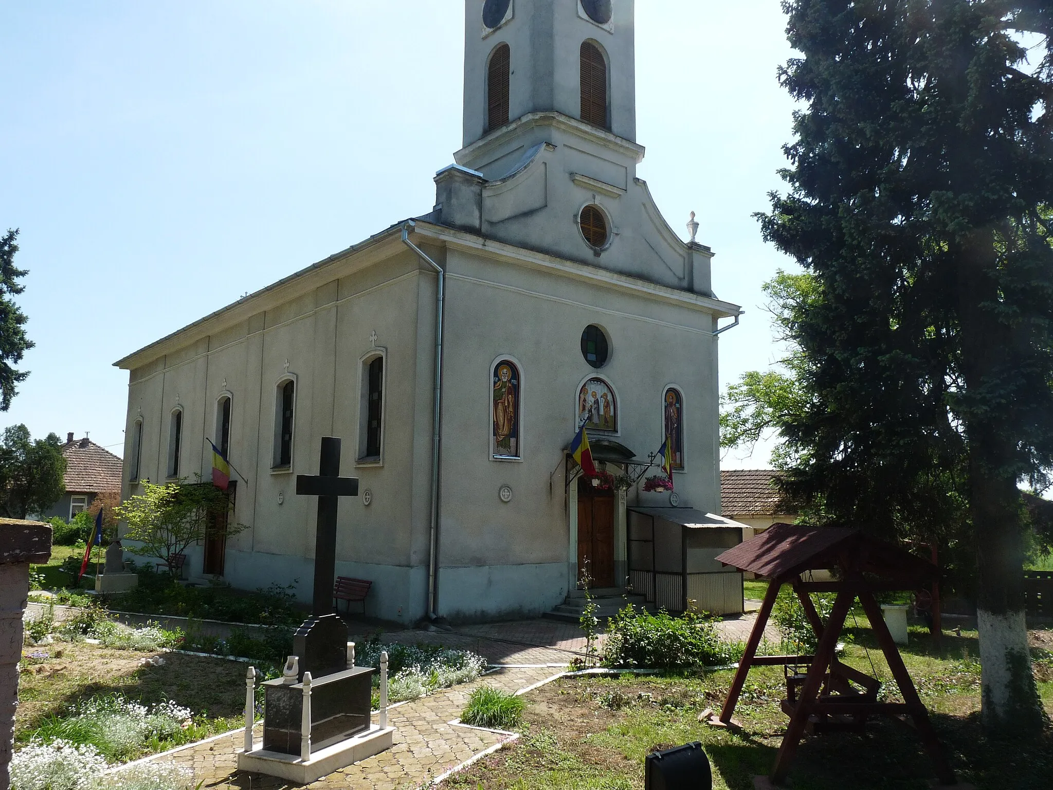 Photo showing: Dorp Mândruloc met kerk