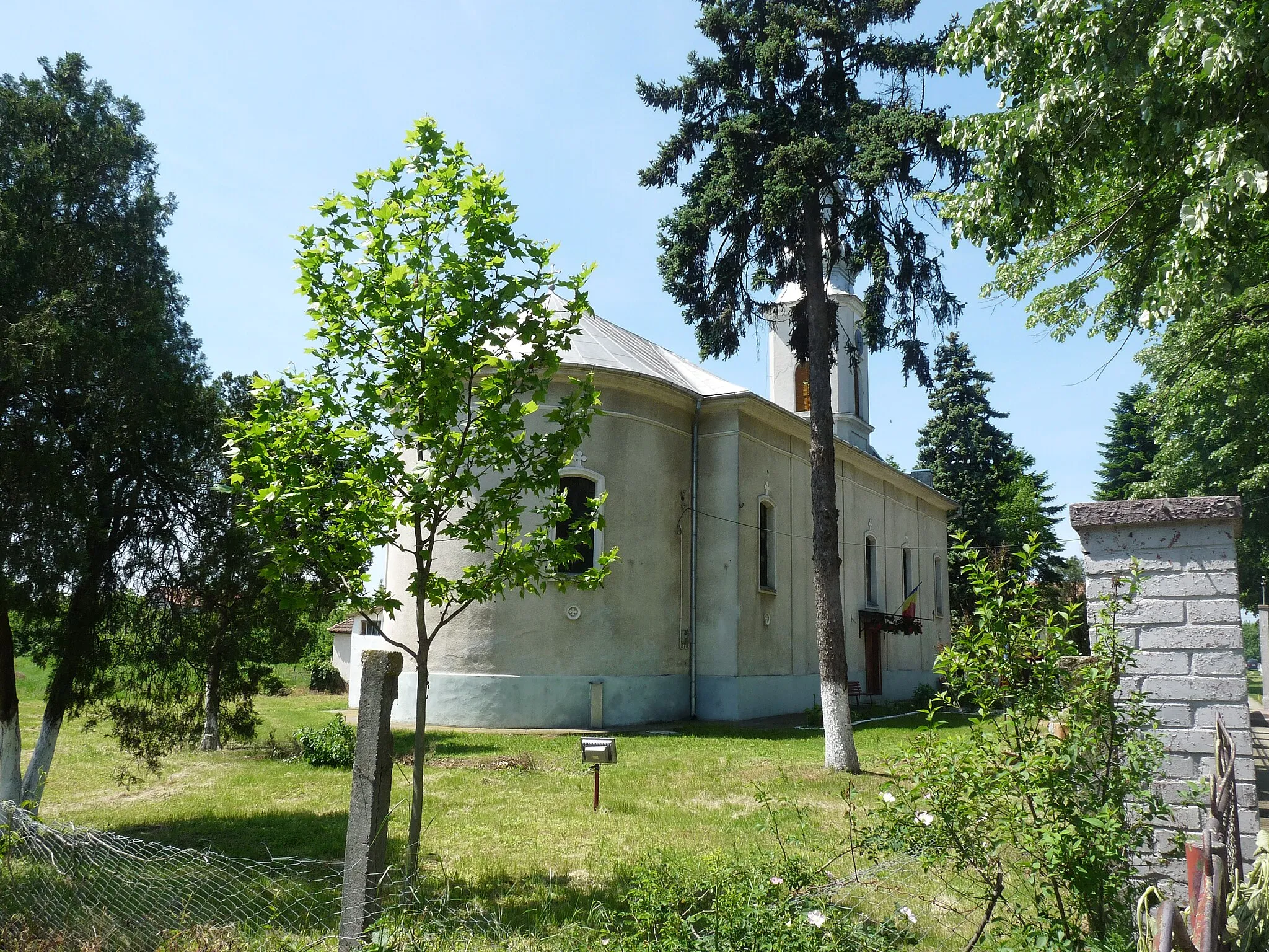 Photo showing: Dorp Mândruloc met kerk