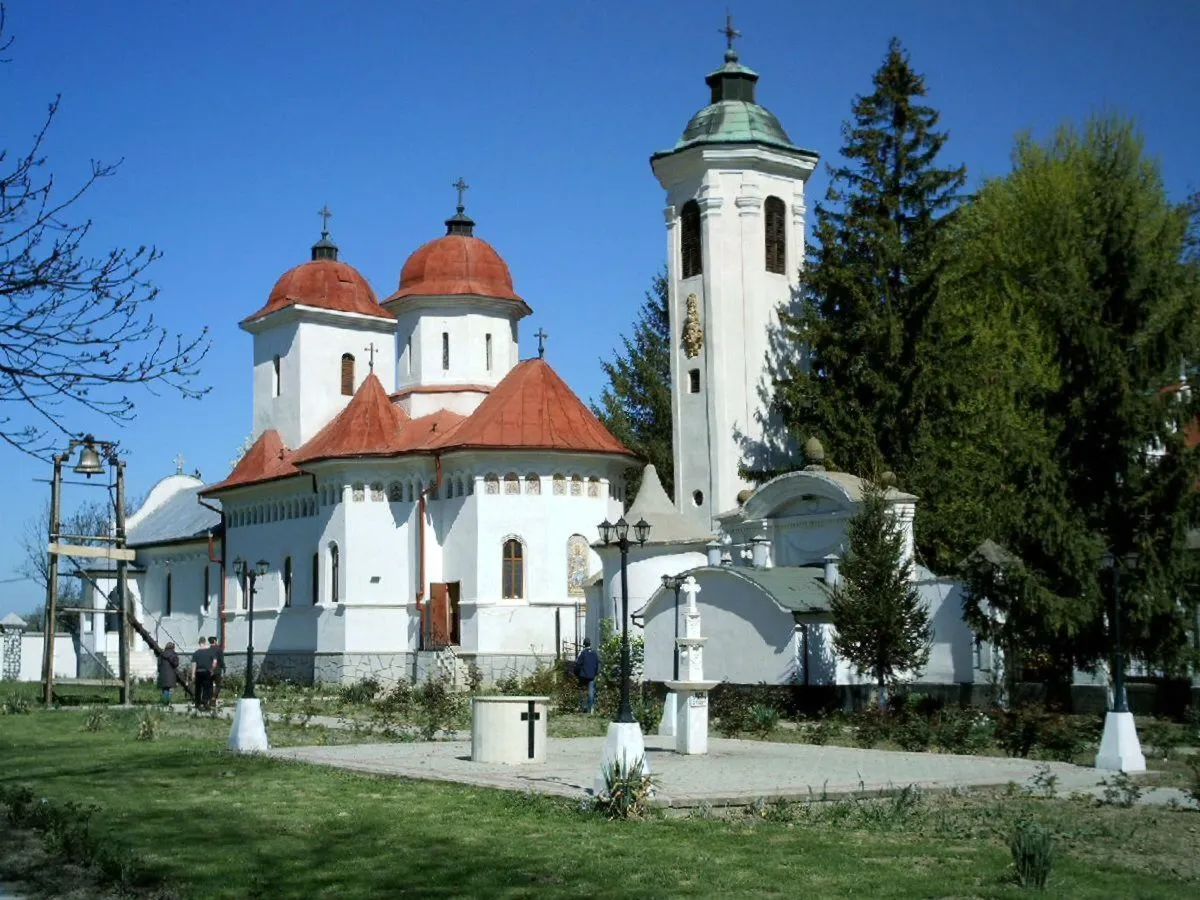 Photo showing: Hodoș-Bodrog Monastery in 2004. Arad County, Romania.