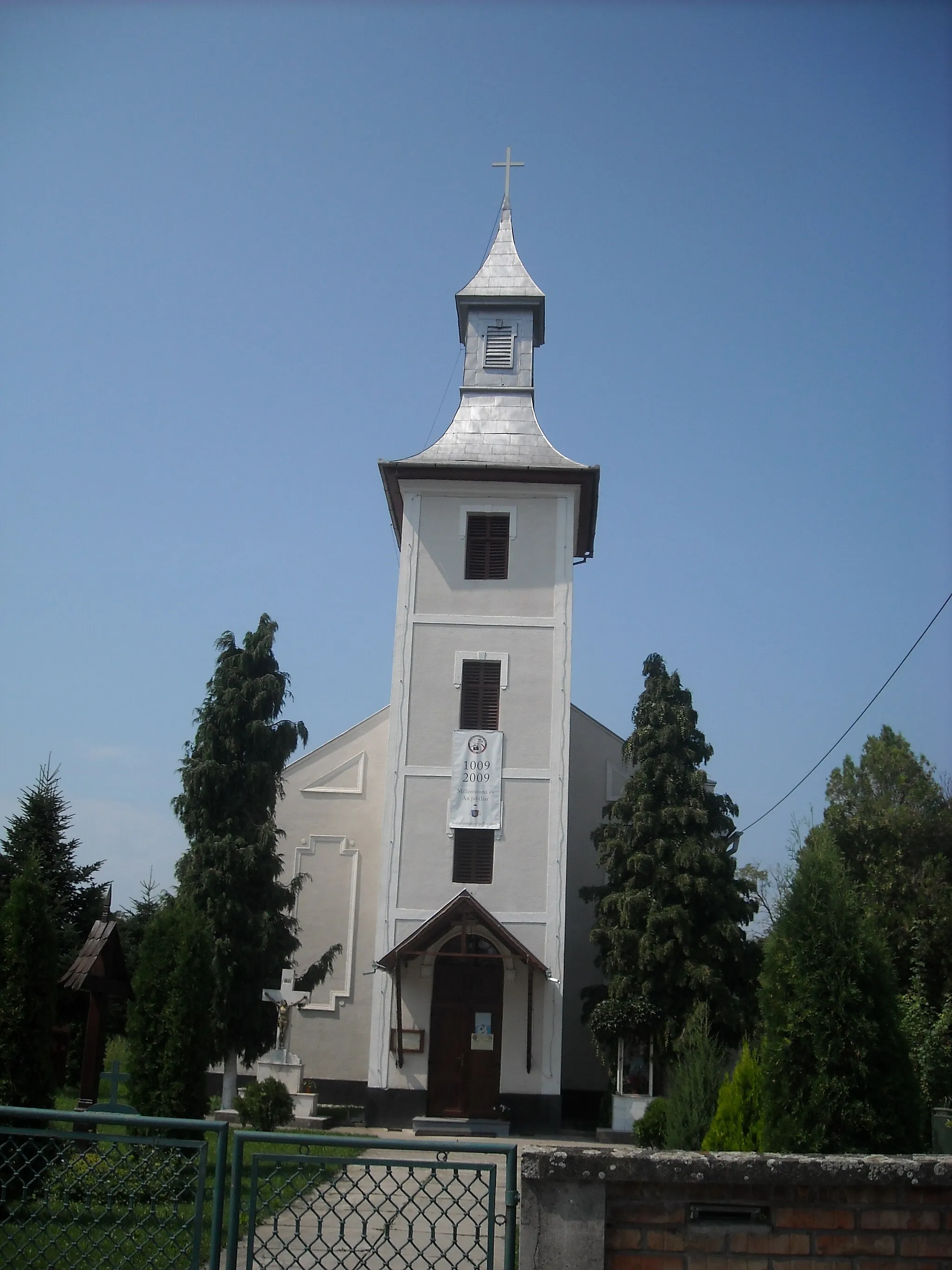 Photo showing: Roman Catholic church in Csernakeresztúr (Cristur), Romania