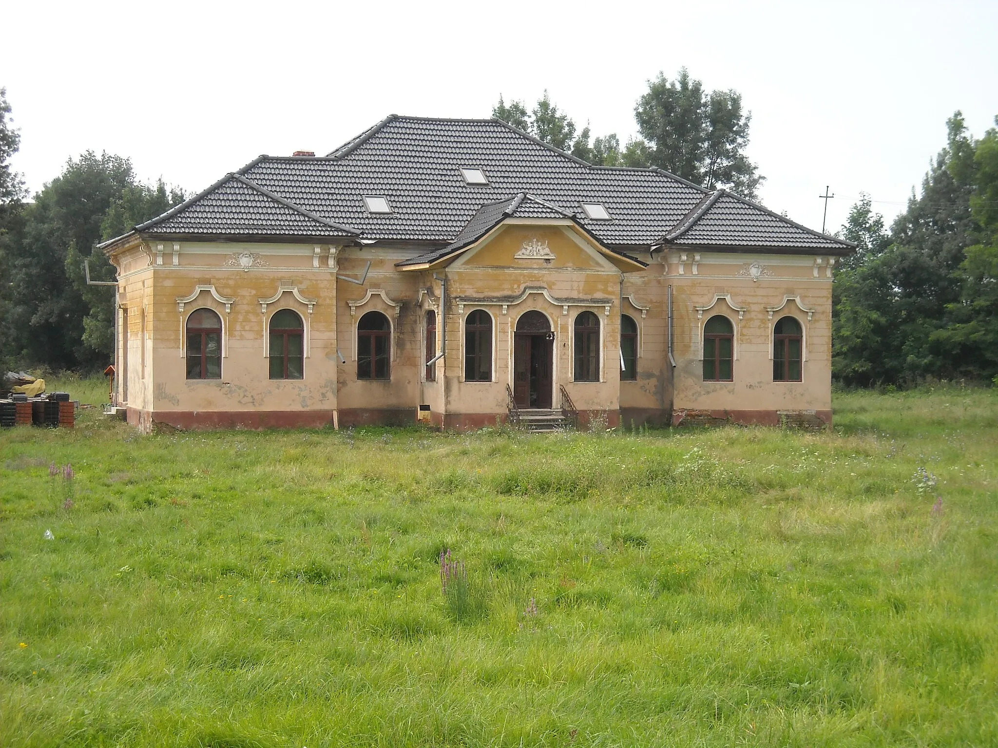 Photo showing: manor house in Cuied, Romania