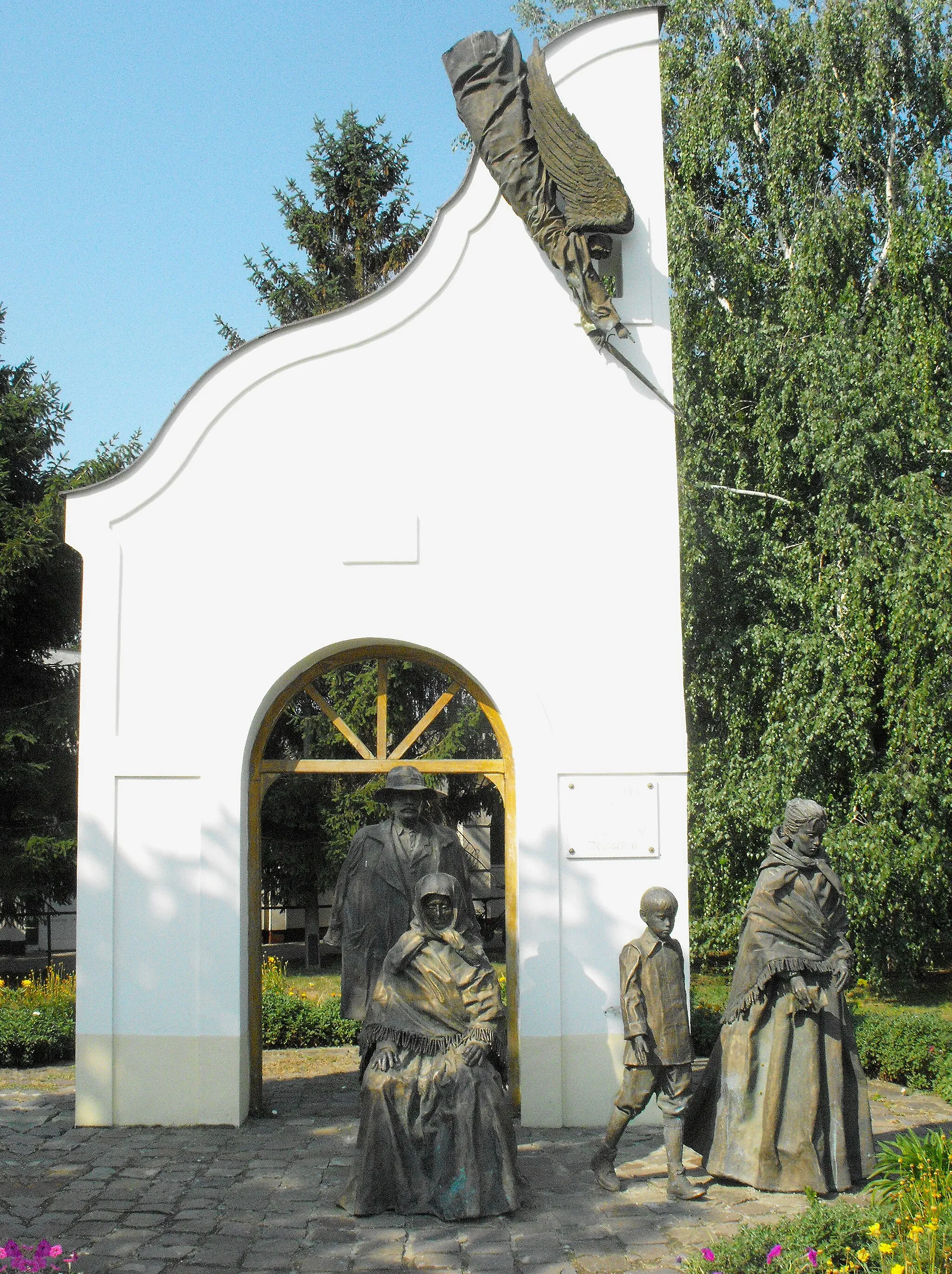 Photo showing: Monument in Elek, Hungary, commemorating the Germans living in Hungary and deported by force after the 2nd World War.
