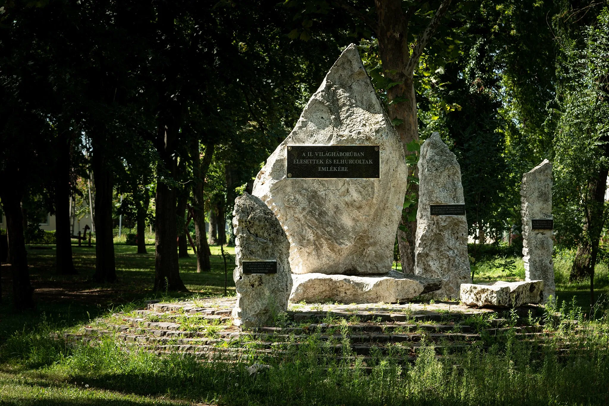 Photo showing: Mladonyiczki, Béla:  Denkmal für die Opfer des 2. Weltkrieges