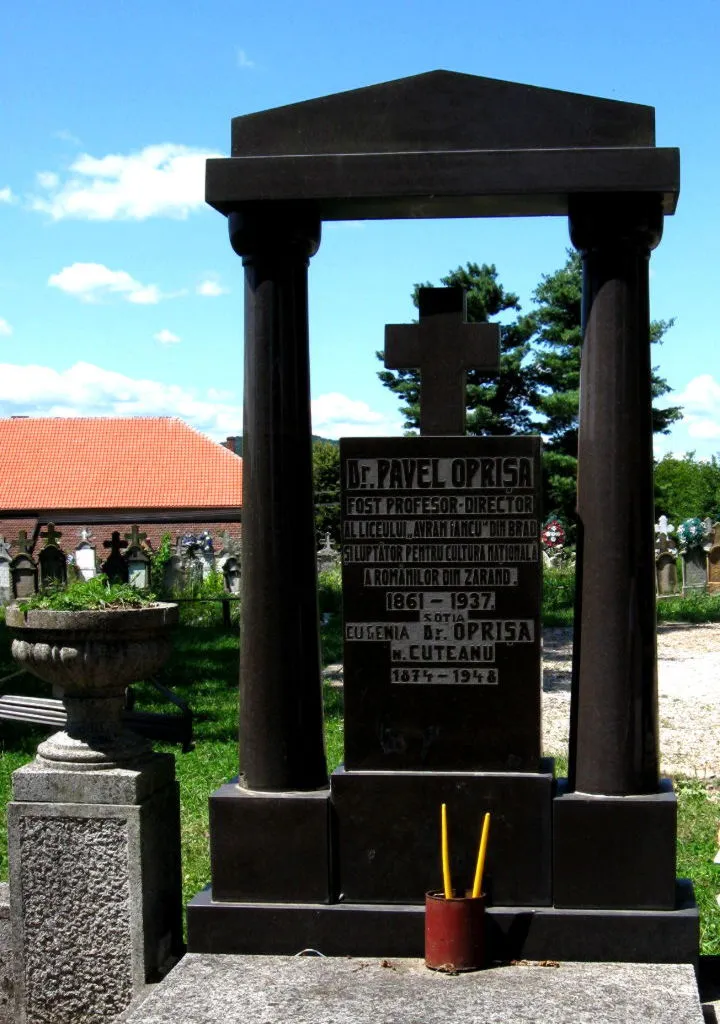 Photo showing: Tomb of Pavel Oprisa, Țebea, Hunedoara