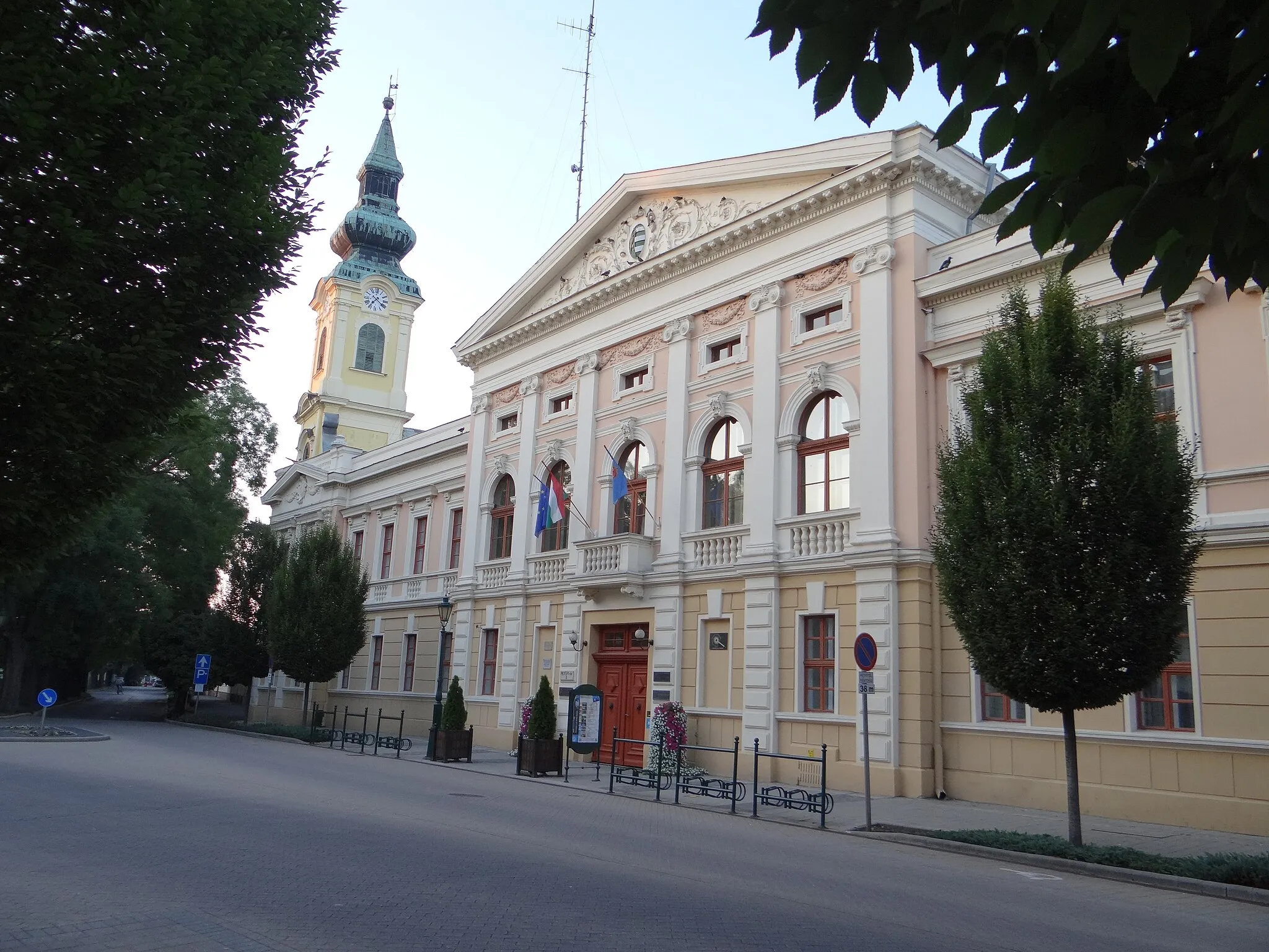 Photo showing: City Hall – Mayor's Office (former County Hall), Gyula
