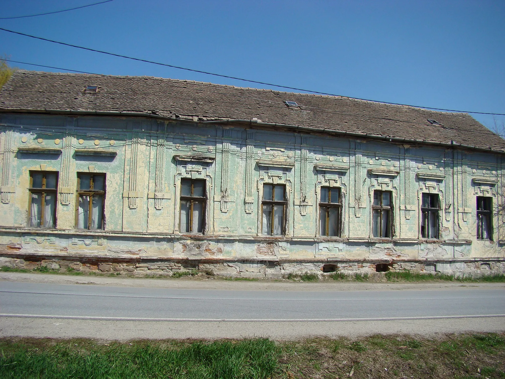 Photo showing: Clădirea fostei preturi, Dobra, județul Hunedoara