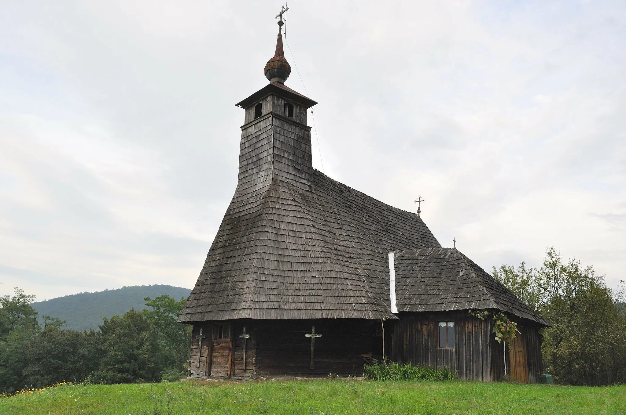 Photo showing: Biserica de lemn „Sfinții Arhangheli” din Tătărăști, județul Hunedoara
