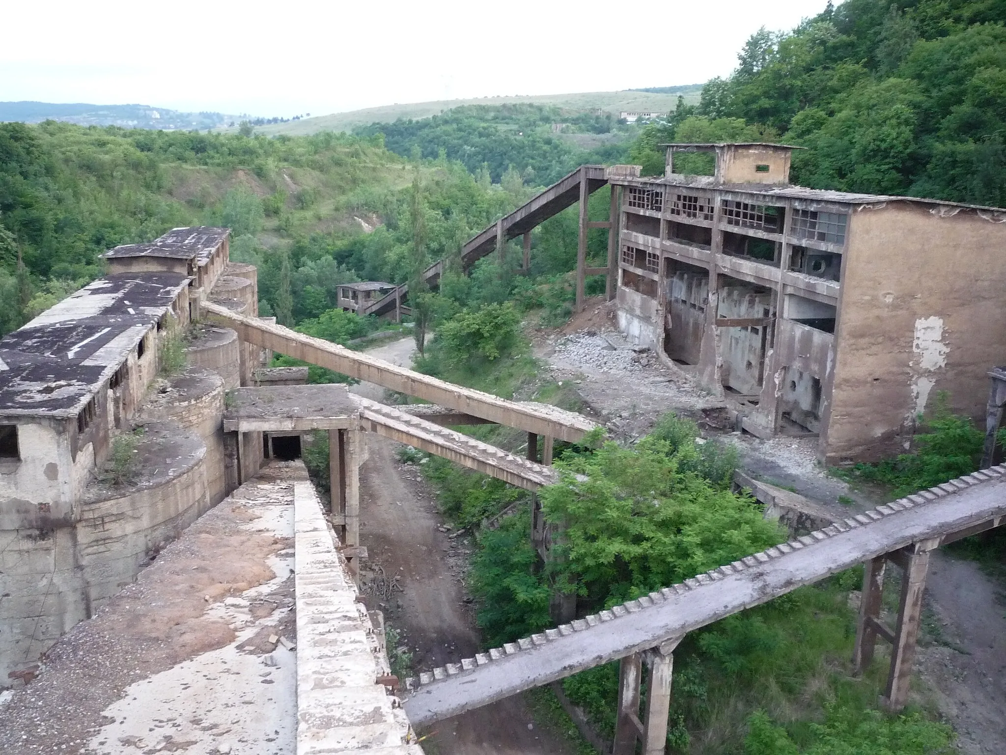 Photo showing: ore preparation plant in Teliucu Inferior