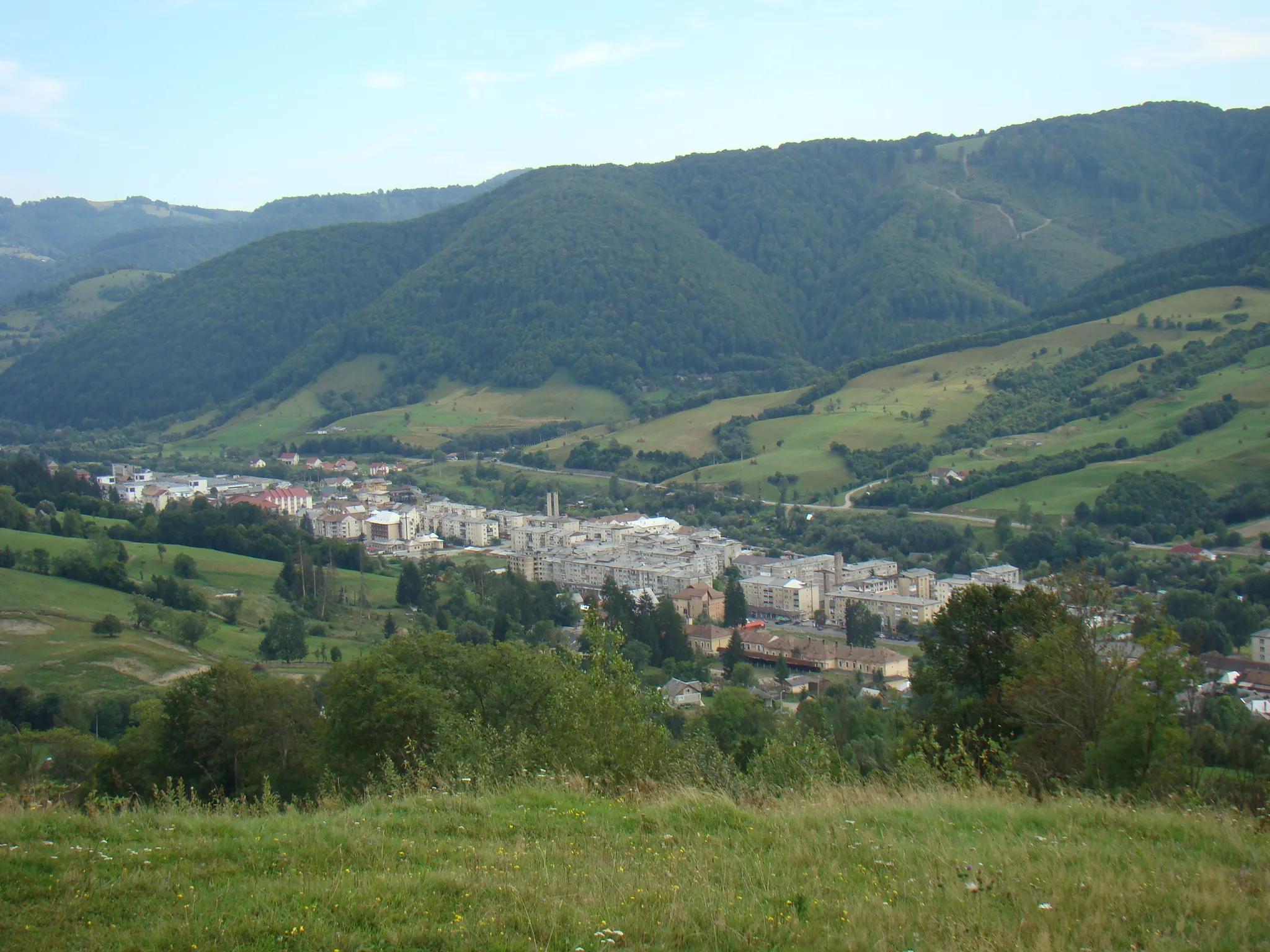 Photo showing: Panoramic view of Abrud town, Alba County, Romania.