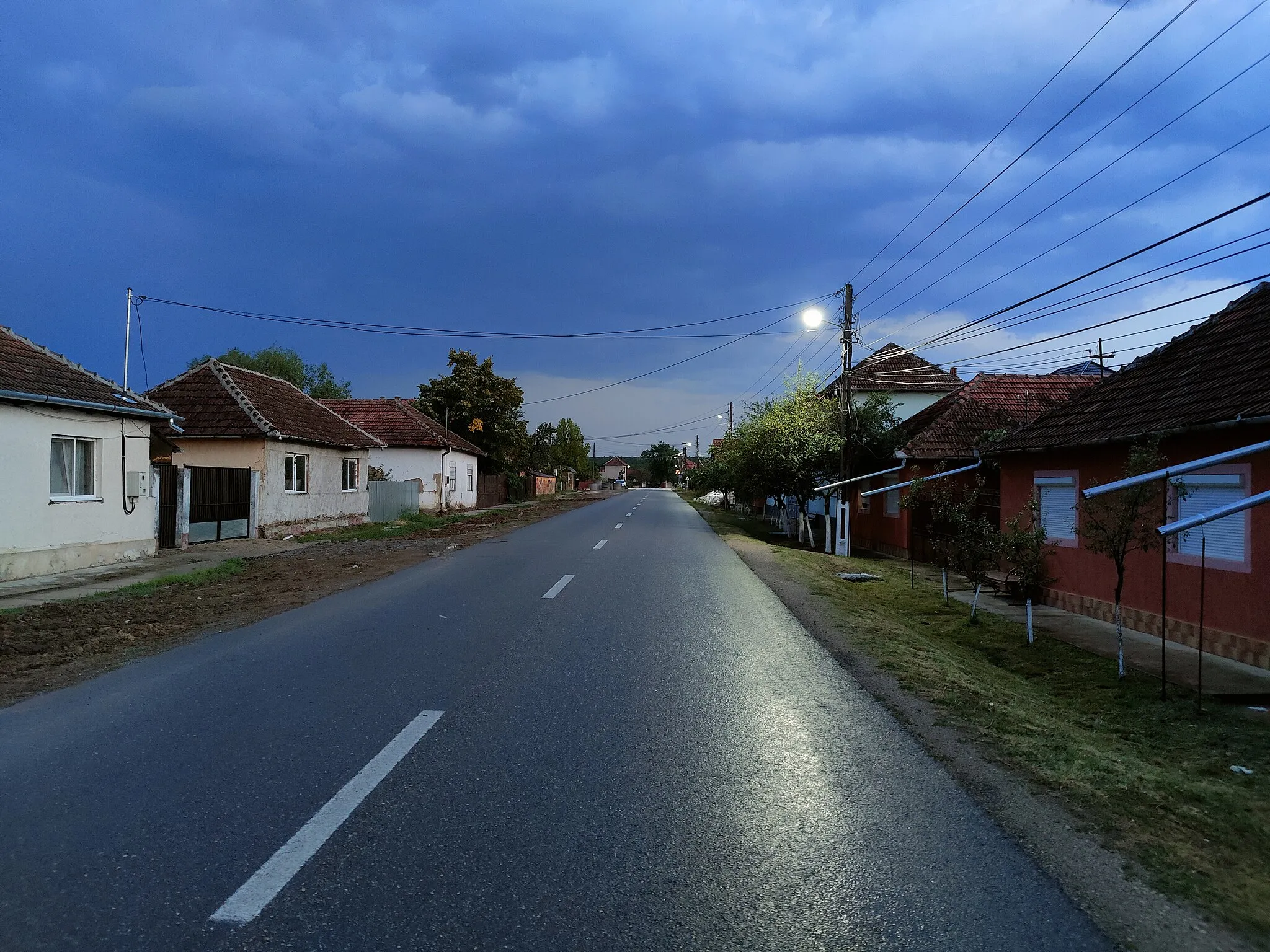 Photo showing: Rue de Craiva sous un ciel couvert