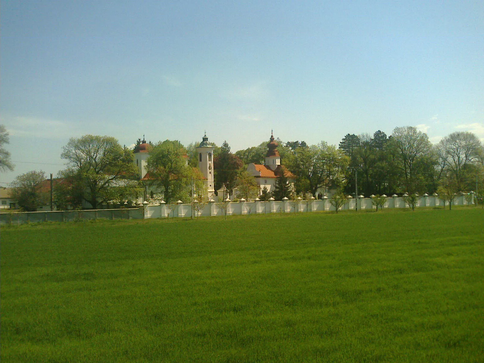 Photo showing: Overview of Bodrog Monastery from near the Mures River (Romania)