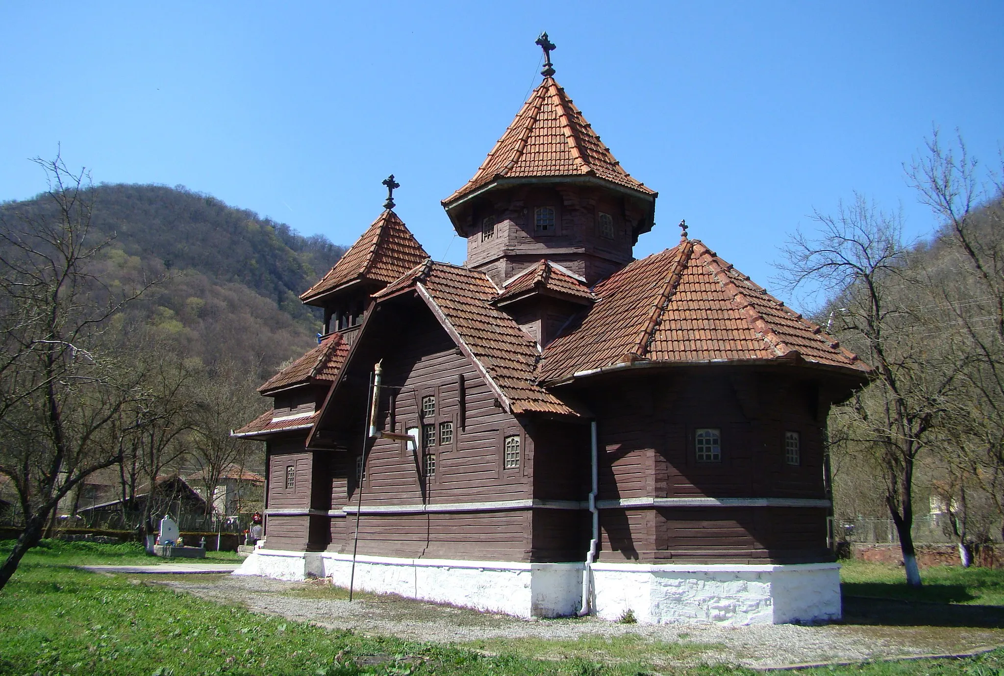Photo showing: Saint Nicholas wooden church in Groș, Hunedoara county, Romania
