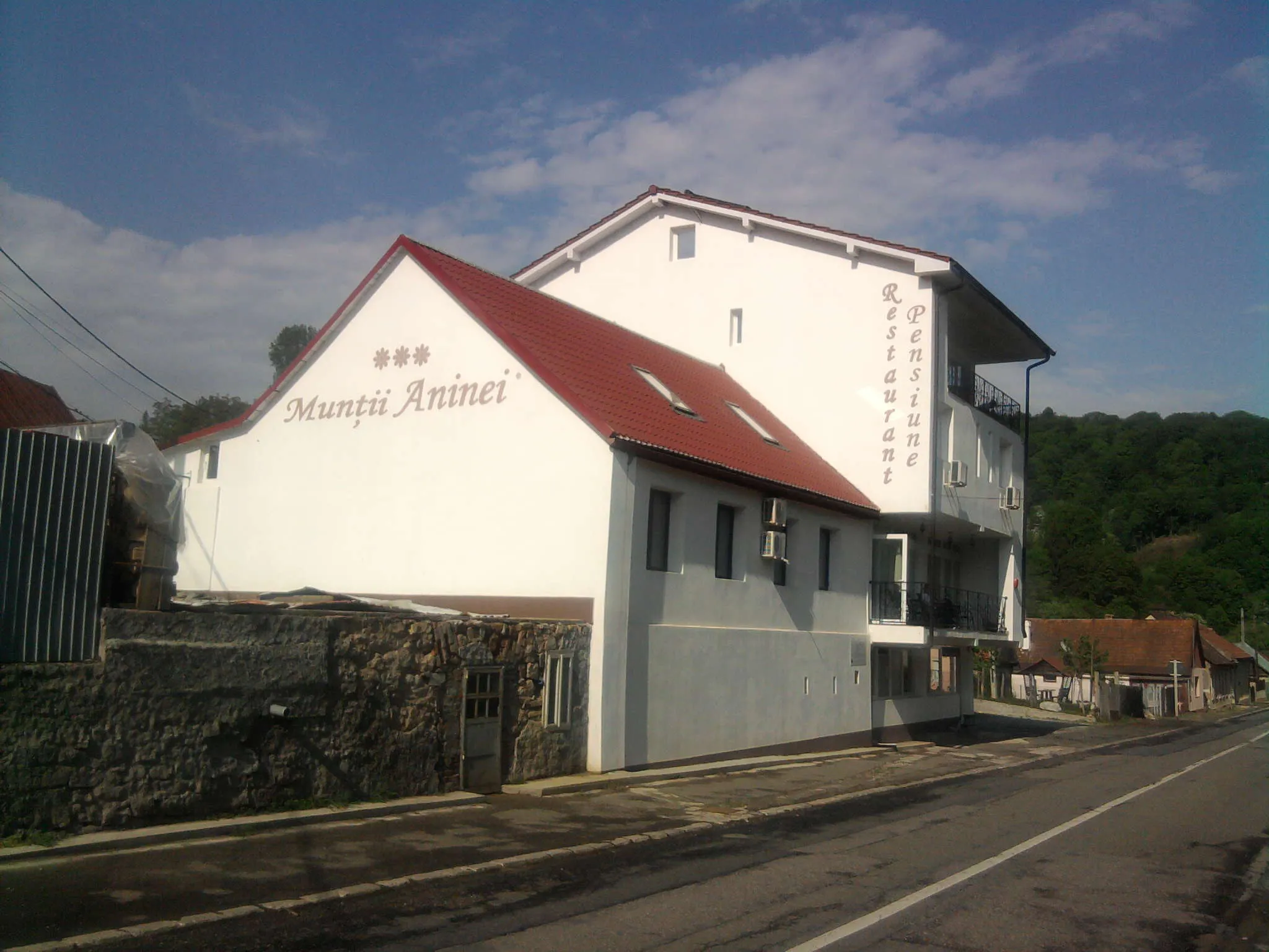 Photo showing: Pensiune Munții Aninei in Steierdorf, Anina