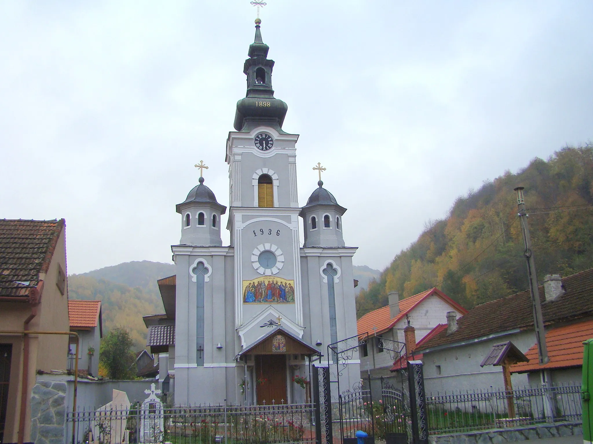 Photo showing: Church of the Pentecost in Măru, Caraș-Severin county, Romania