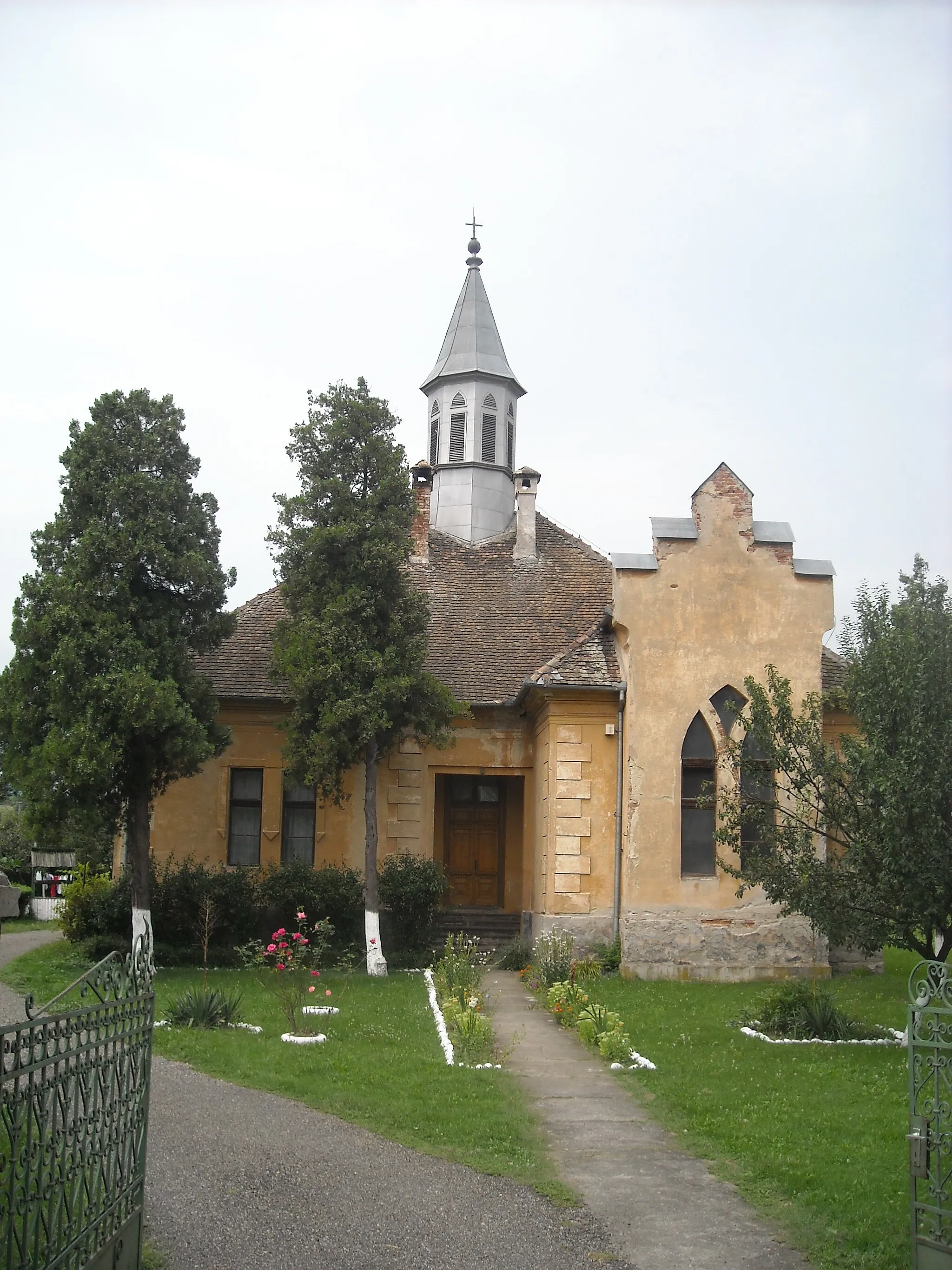 Photo showing: (former Lutheran?) church in Batiz, Hunedoara County, Romania