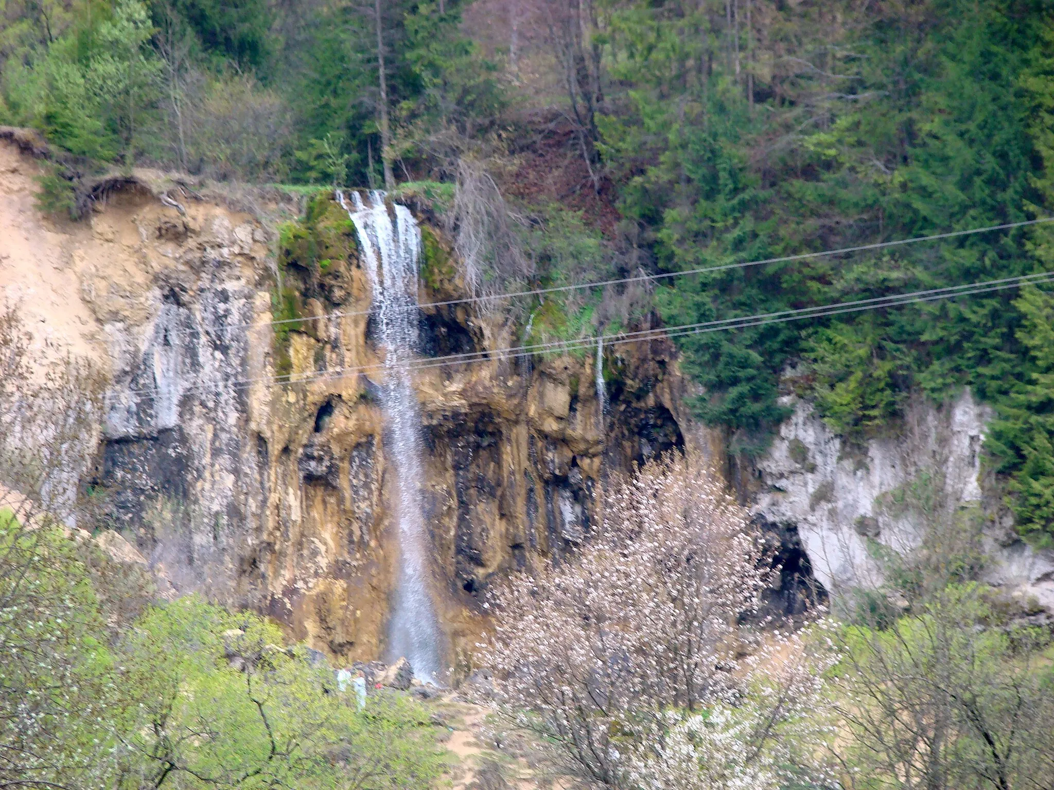 Photo showing: Pișoaia waterfall