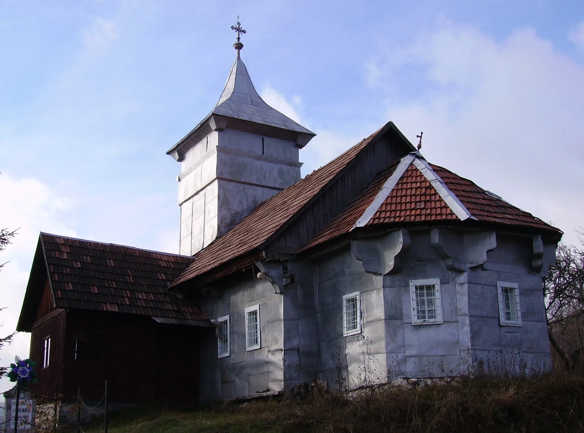 Photo showing: Biserica de lemn din satul Sălătruc, cătunul Obârșa, județul Hunedoara