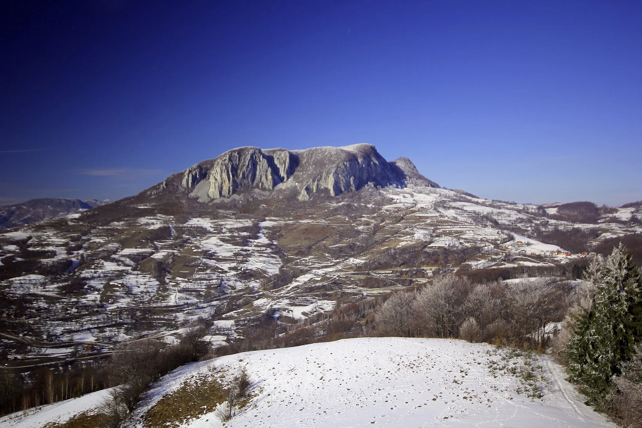 Photo showing: La inceput de an o poza noua,din Buces-ul de sus Vulcanul asteapta zapada care nu mai vine