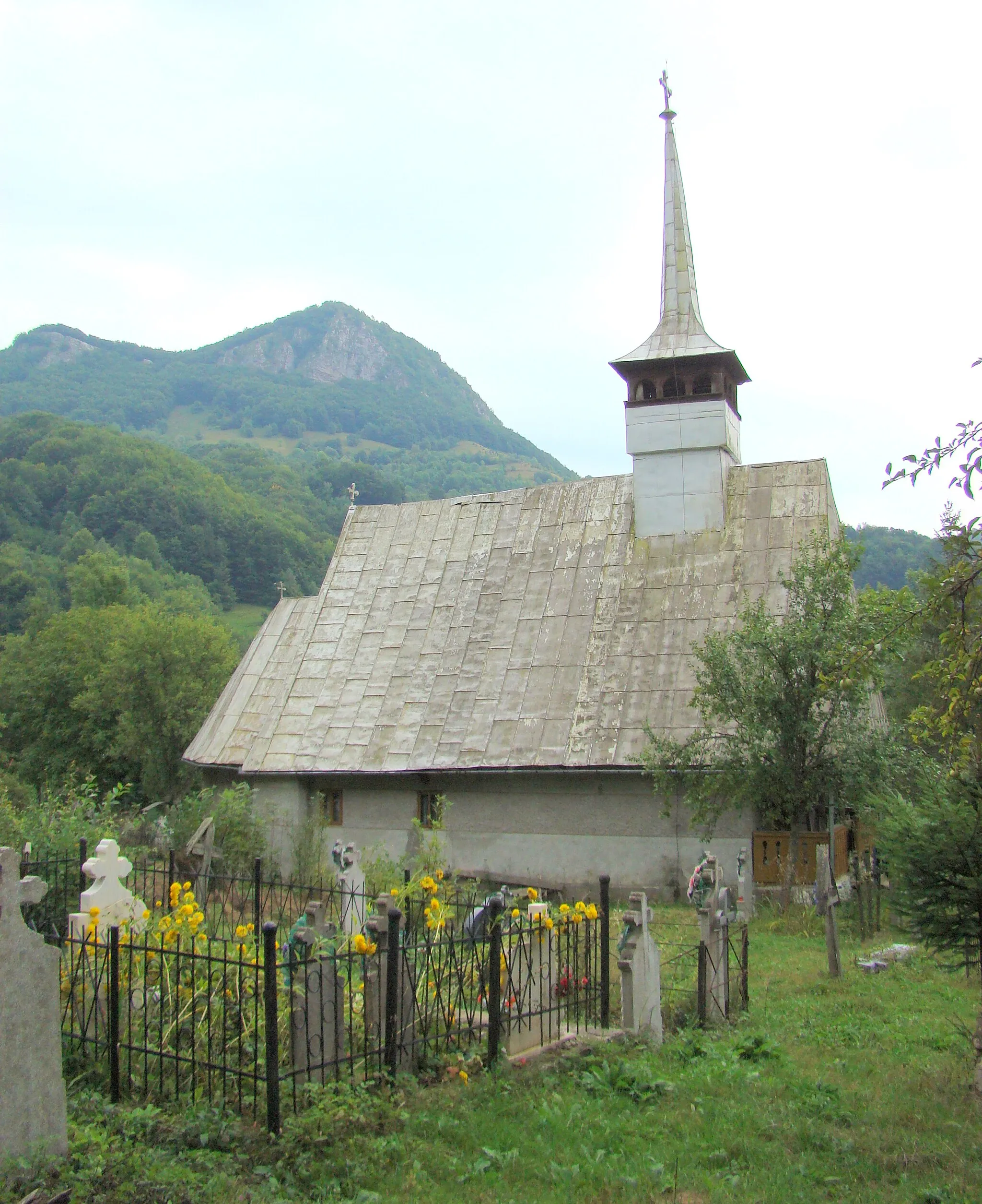 Photo showing: Biserica de lemn din Bulzeștii de Sus-Hunedoara