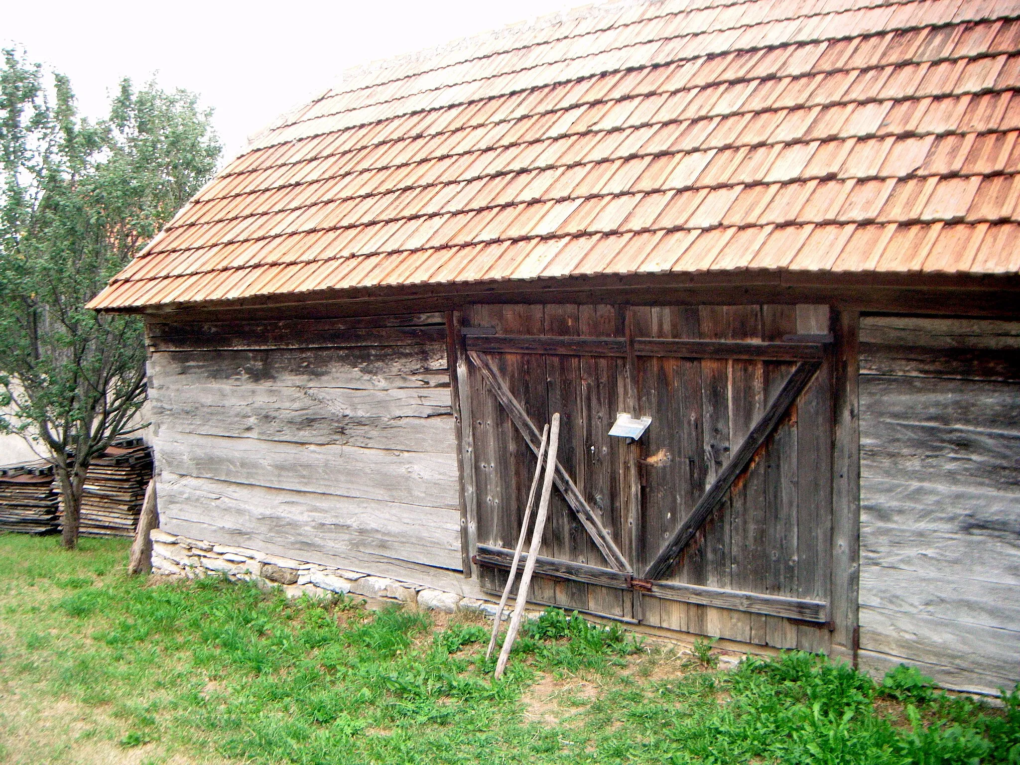 Photo showing: Grajd de lemn - Satul Feregi