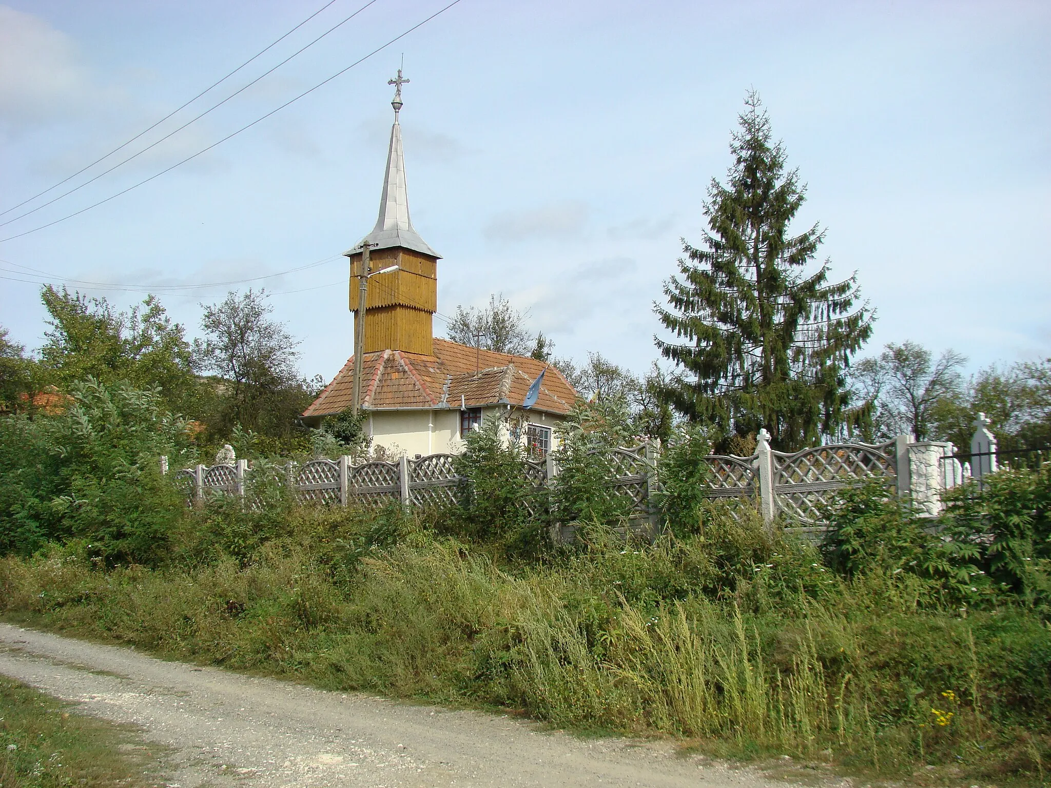 Photo showing: Biserica de lemn „Sf.Arhangheli” din Sârbi-Hunedoara